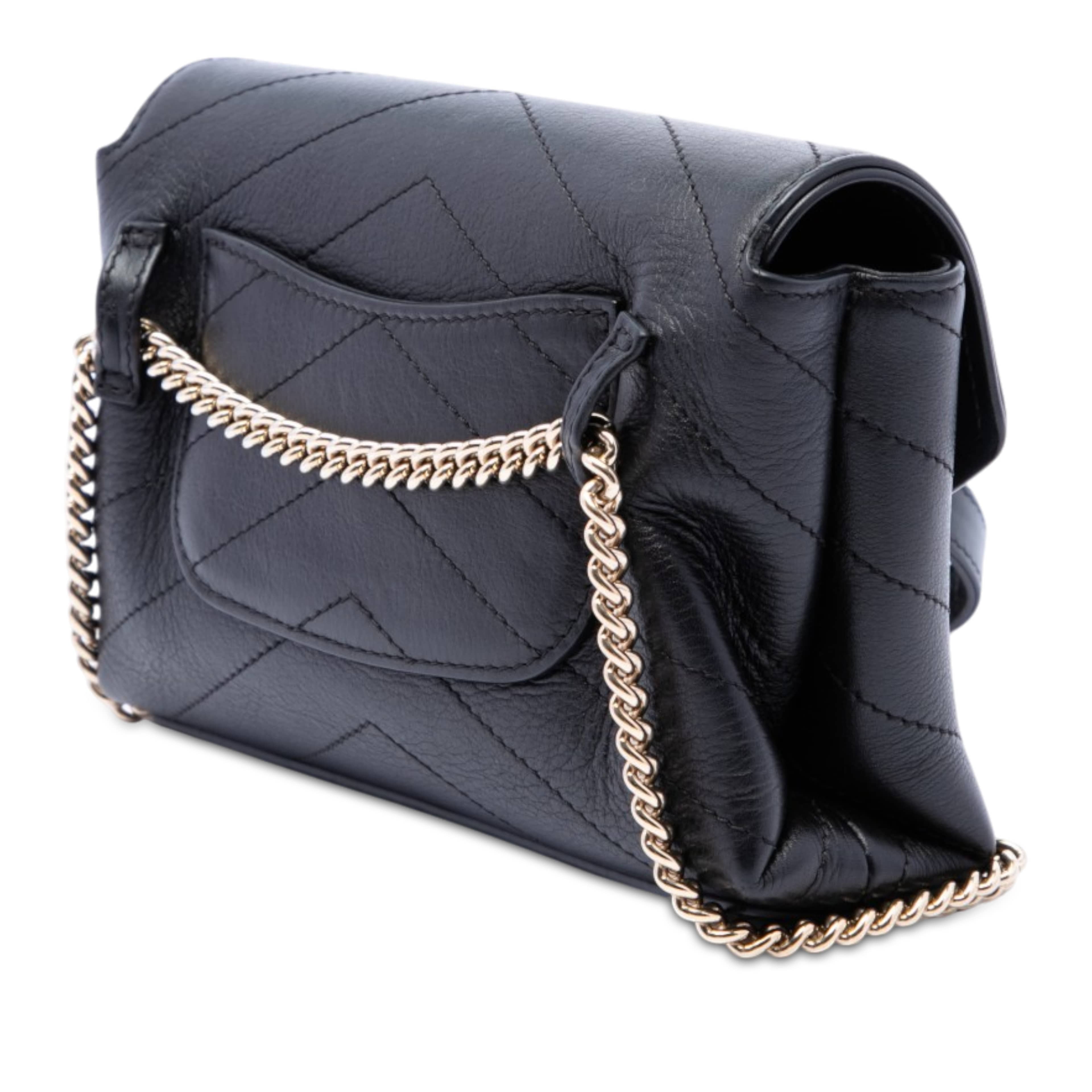 Chanel Chevron Calfskin Stitched Coco Belt Bag, från Luxclusif, i färgen svart. Klicka för att öppna bilden i stort format