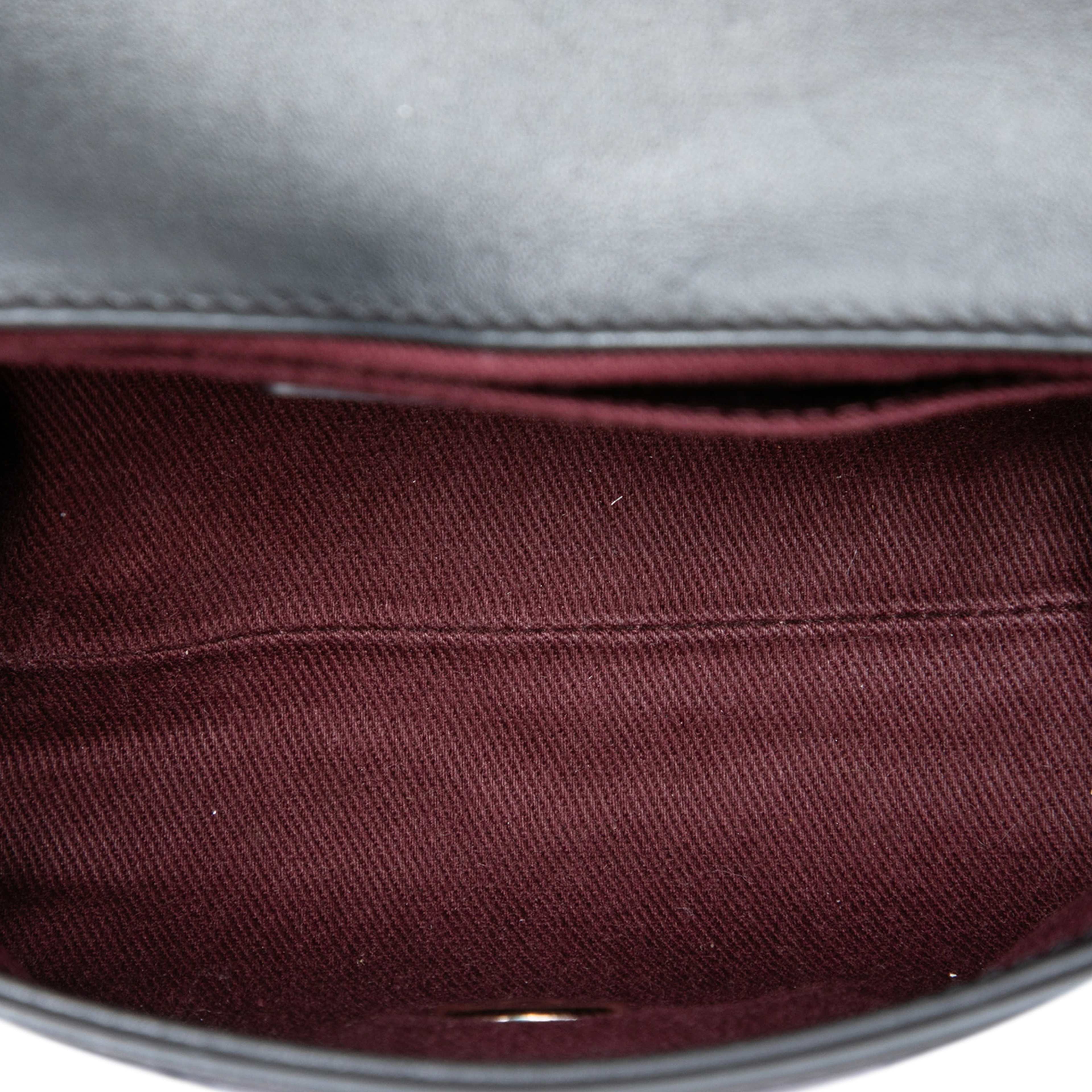 Chanel Chevron Calfskin Stitched Coco Belt Bag, från Luxclusif, i färgen svart. Klicka för att öppna bilden i stort format