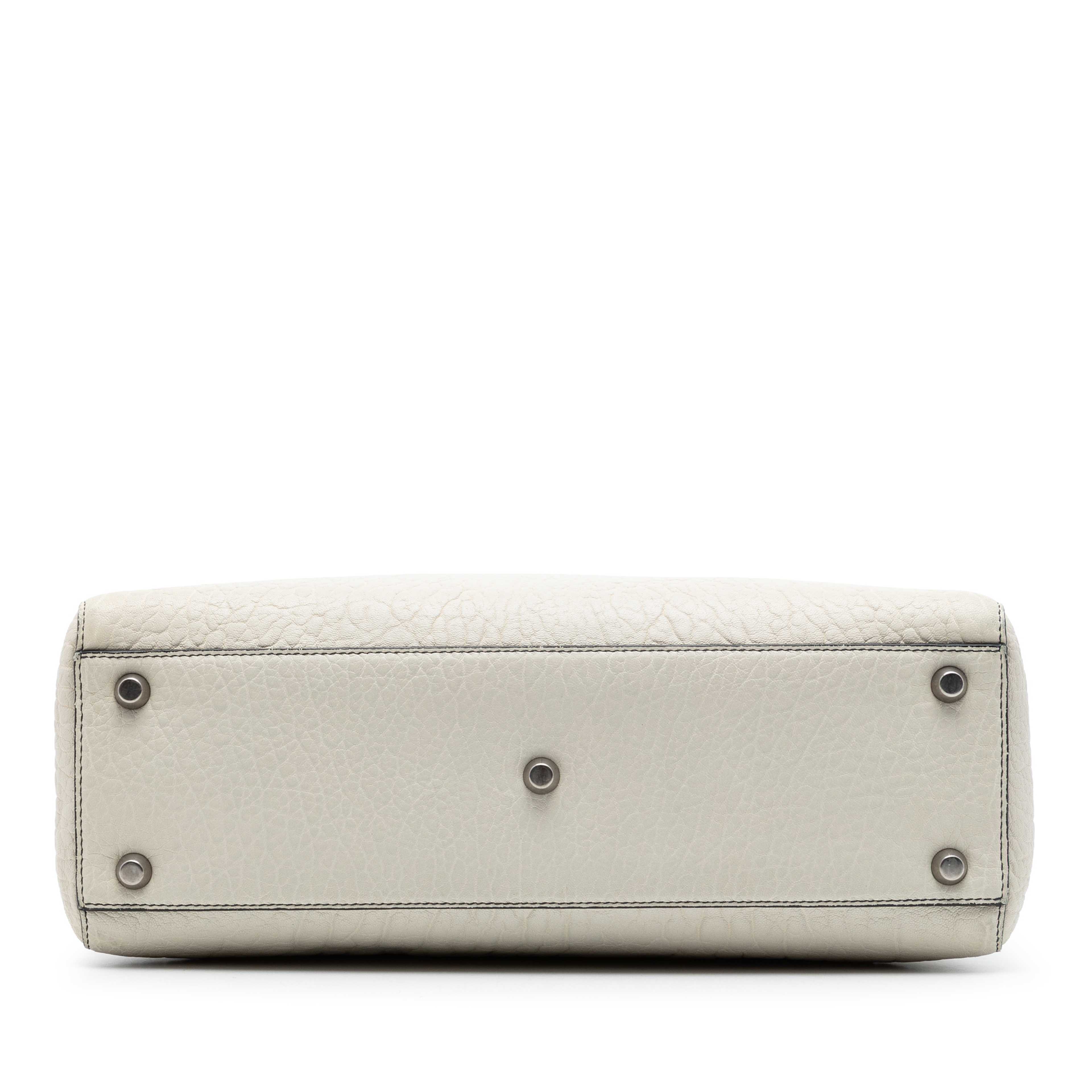 Dior Large Canyon Grained Lambskin Lady Dior, från Luxclusif, i färgen vit. Klicka för att öppna bilden i stort format