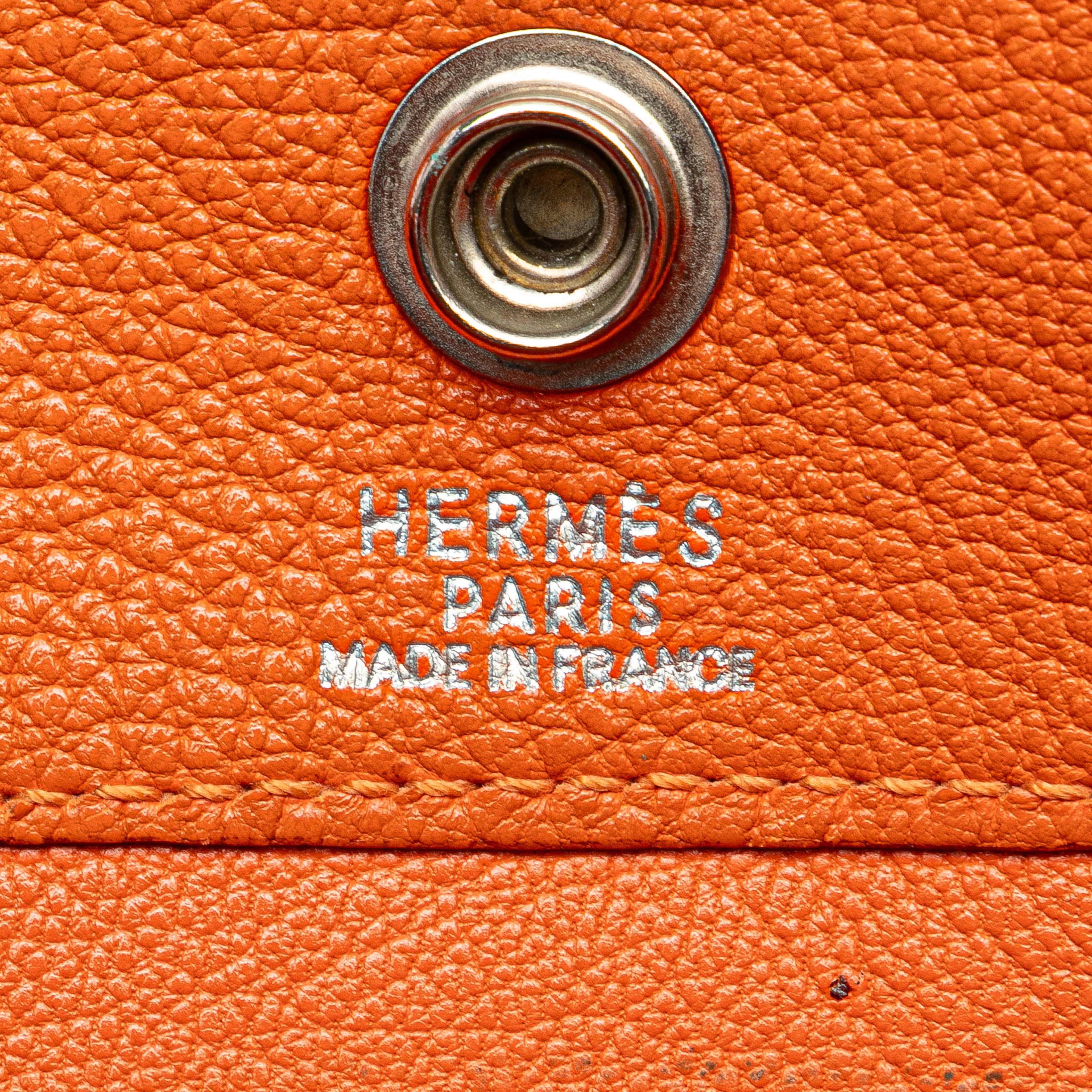 Hermès Togo Fourre Tout Pm, från Luxclusif, i färgen orange.