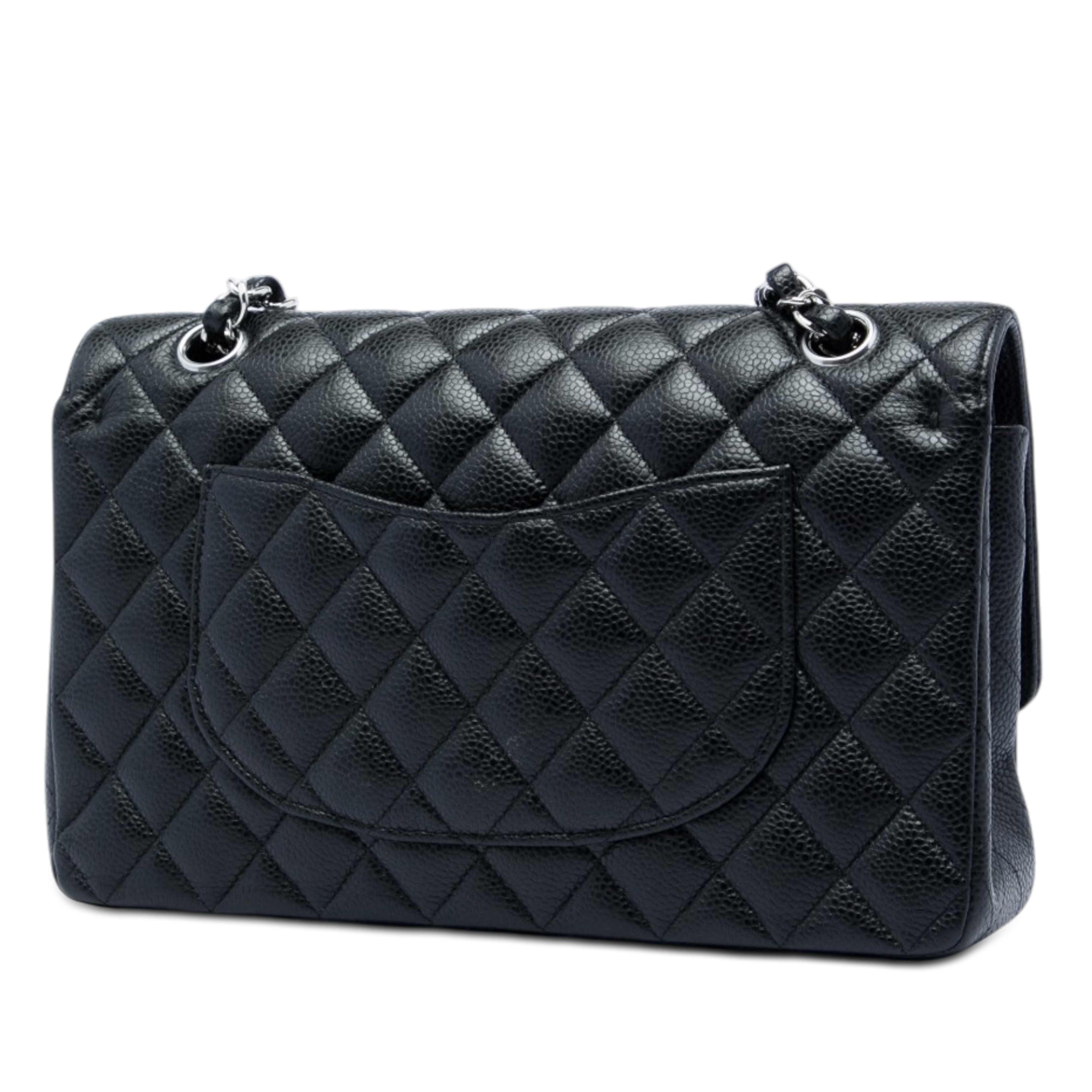 Chanel Medium Classic Caviar Double Flap, från Luxclusif, i färgen svart. Klicka för att öppna bilden i stort format