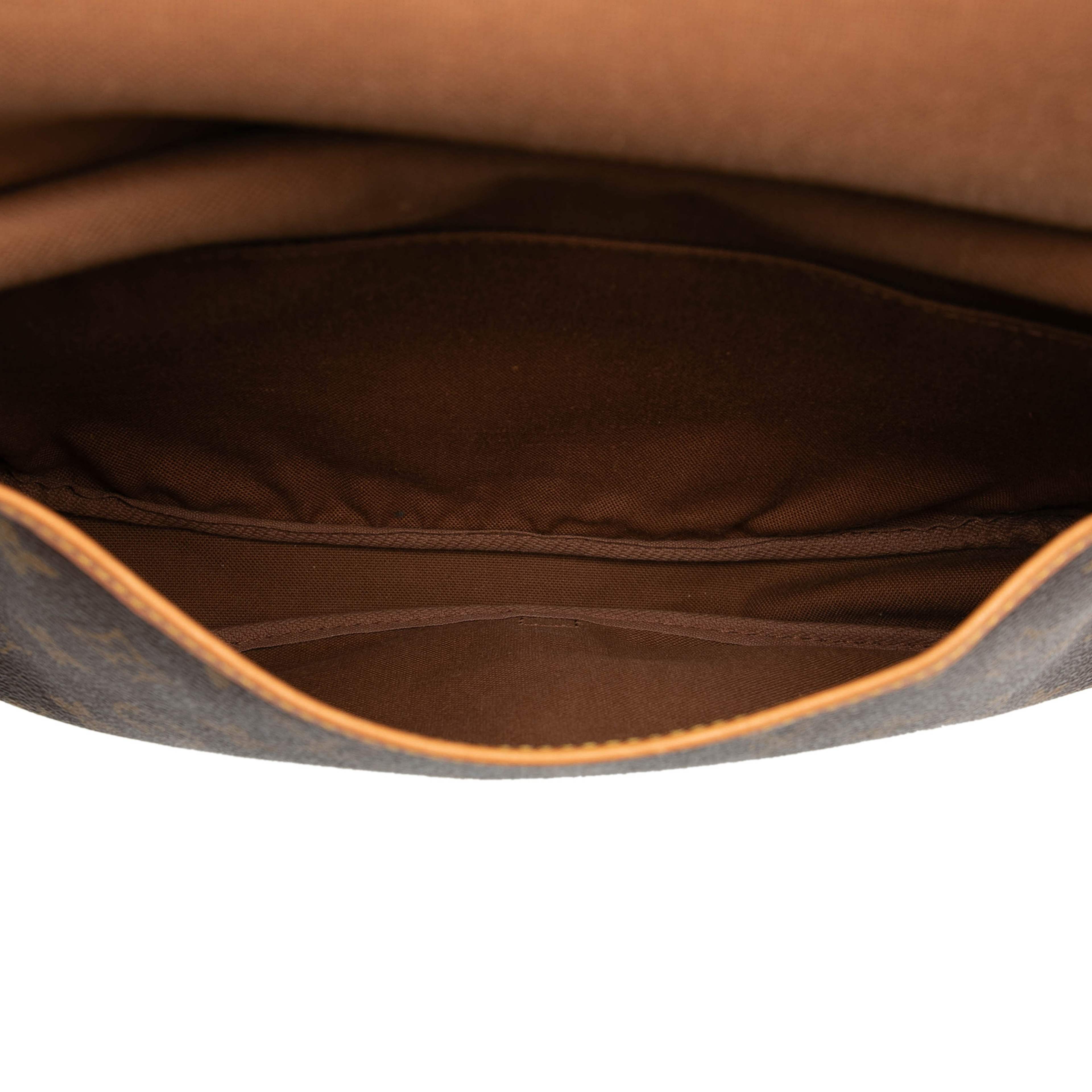 Louis Vuitton Monogram Saumur 30, från Luxclusif, i färgen brown. Klicka för att öppna bilden i stort format