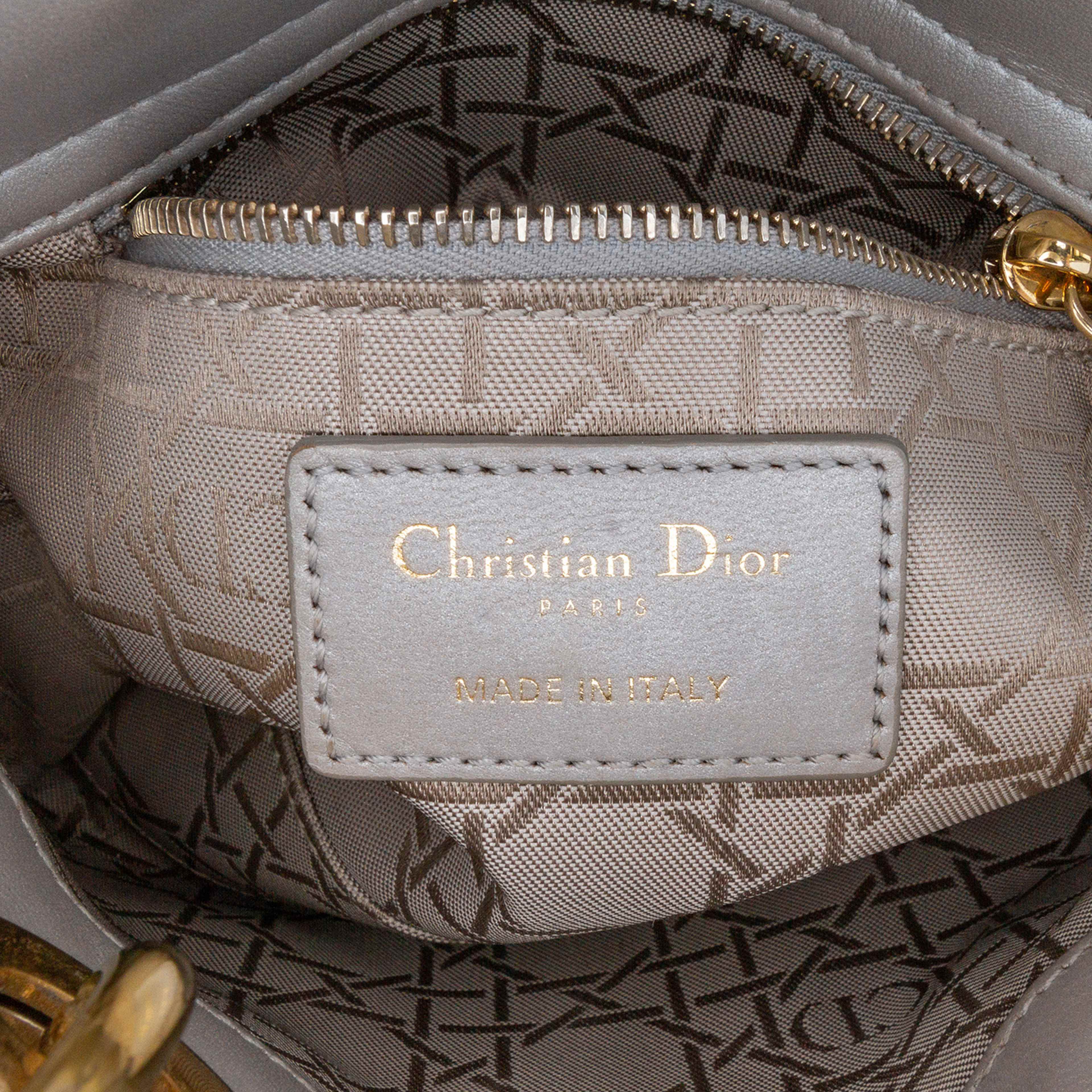 Dior Mini Metallic Lambskin Cannage Lady Dior, från Luxclusif, i färgen gray. Klicka för att öppna bilden i stort format