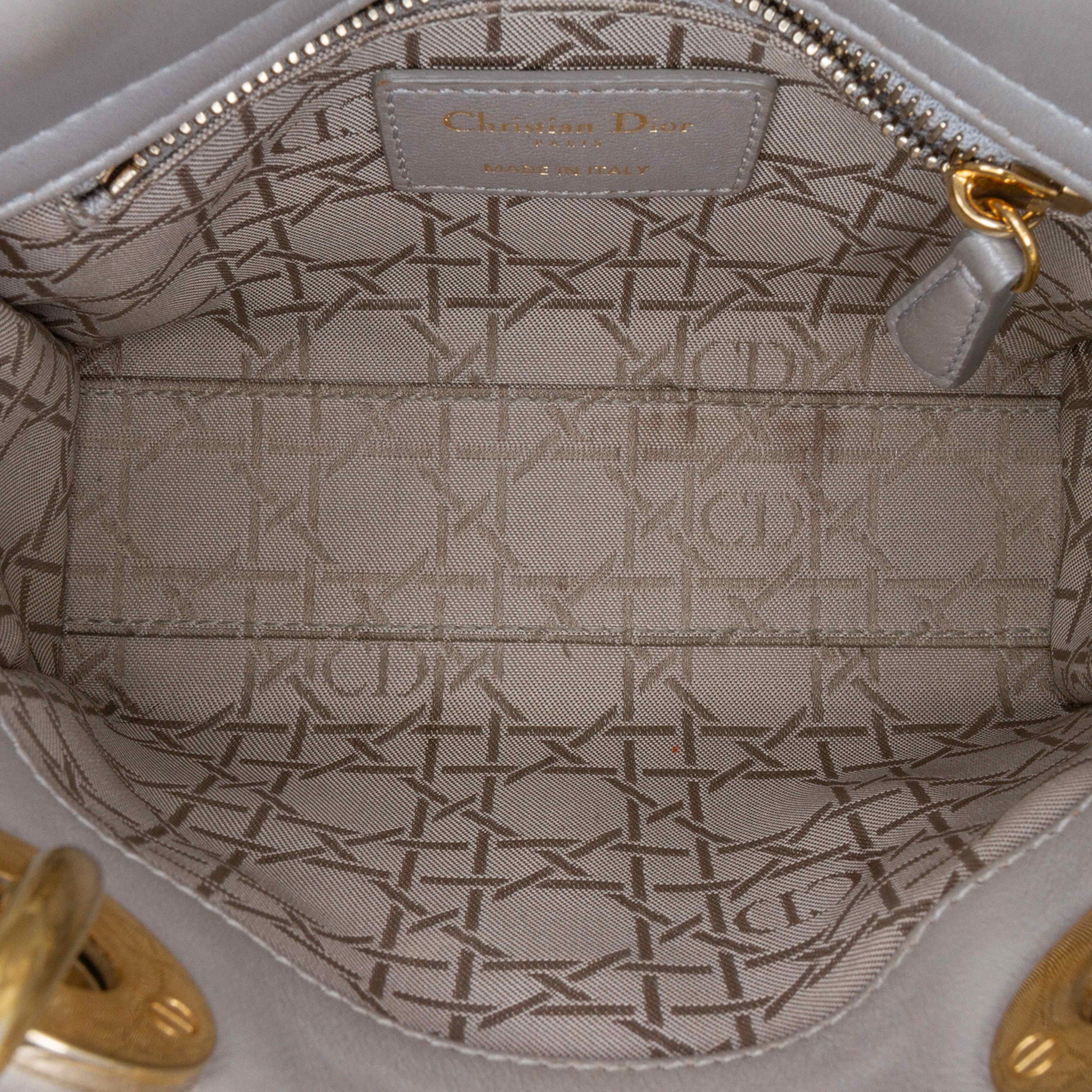 Dior Mini Metallic Lambskin Cannage Lady Dior, från Luxclusif, i färgen gray. Klicka för att öppna bilden i stort format