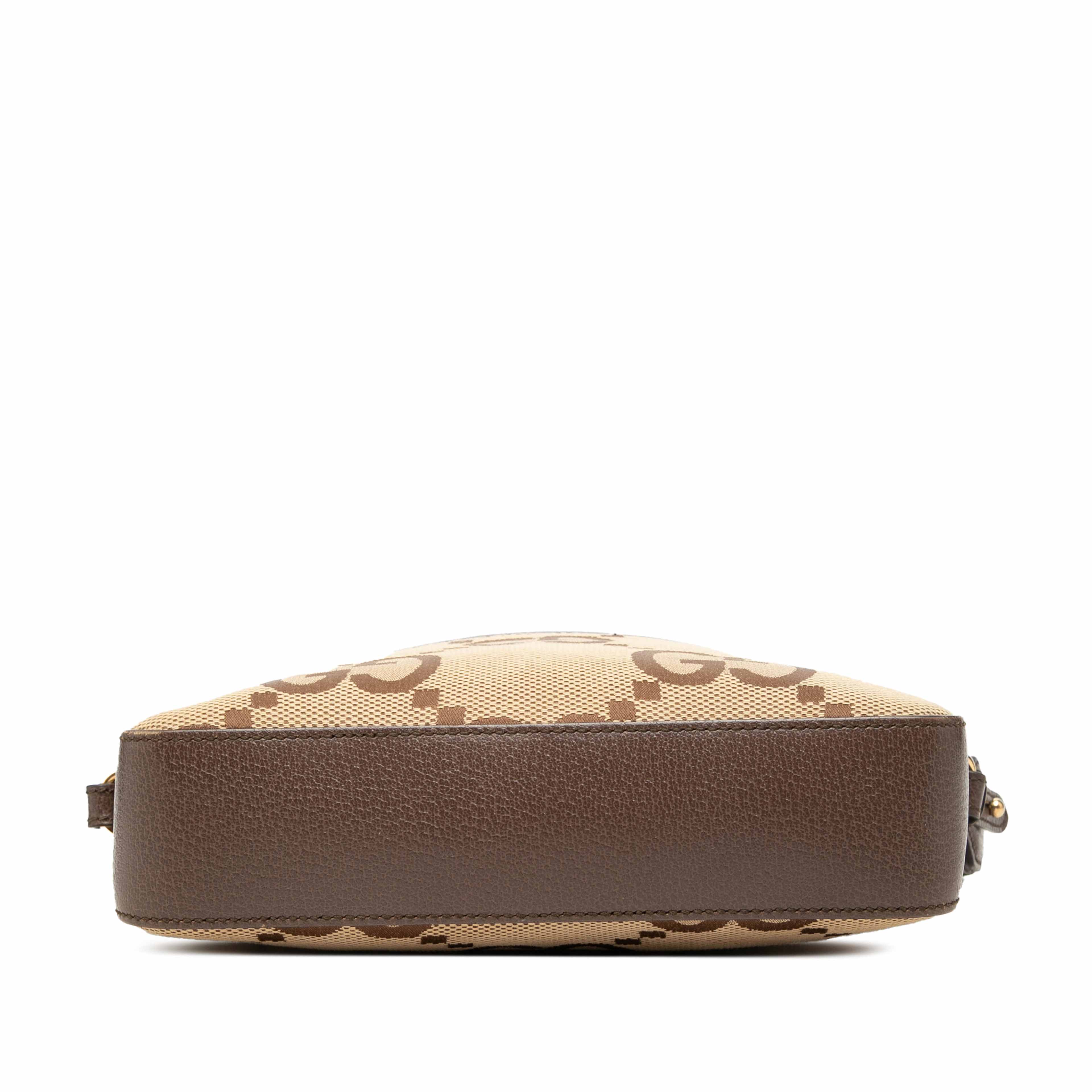 Gucci Jumbo Gg Canvas Web Crossbody, från Luxclusif, i färgen beige. Klicka för att öppna bilden i stort format