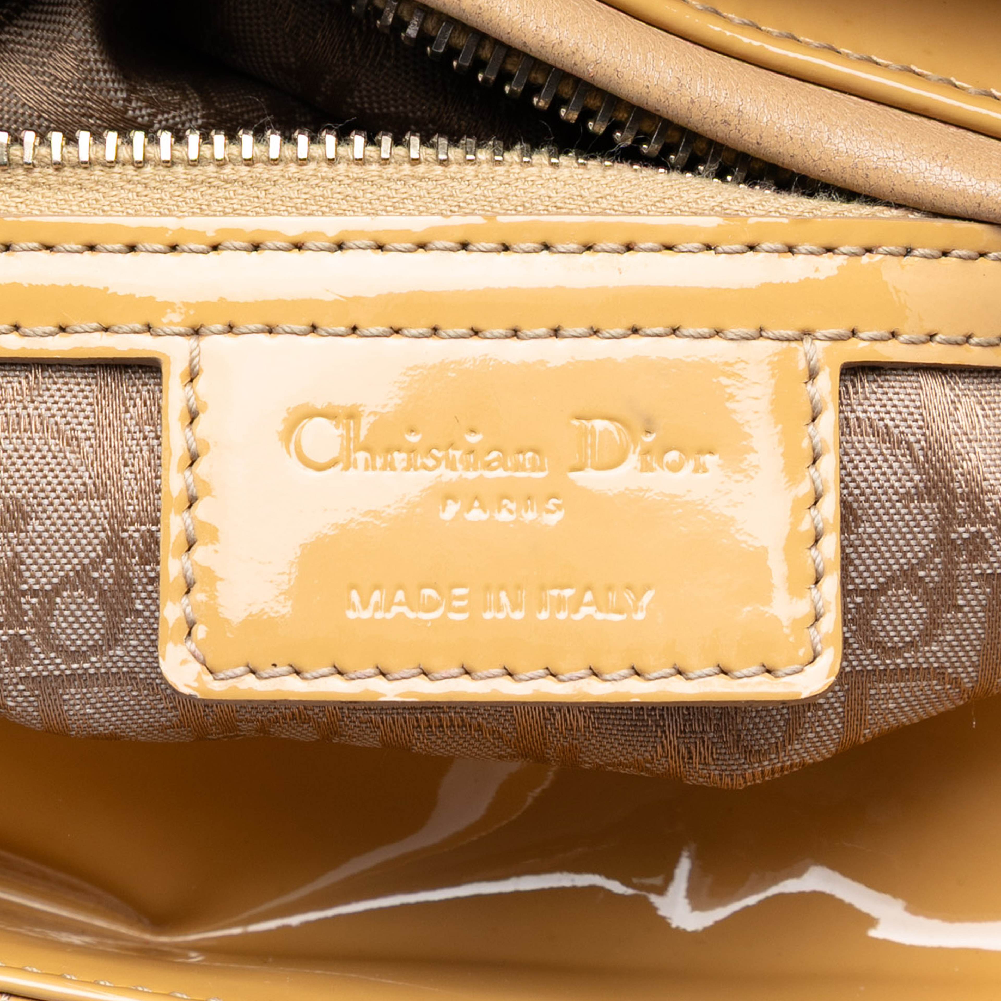 Dior Medium Patent Cannage Lady Dior, från Luxclusif, i färgen caramel. Klicka för att öppna bilden i stort format