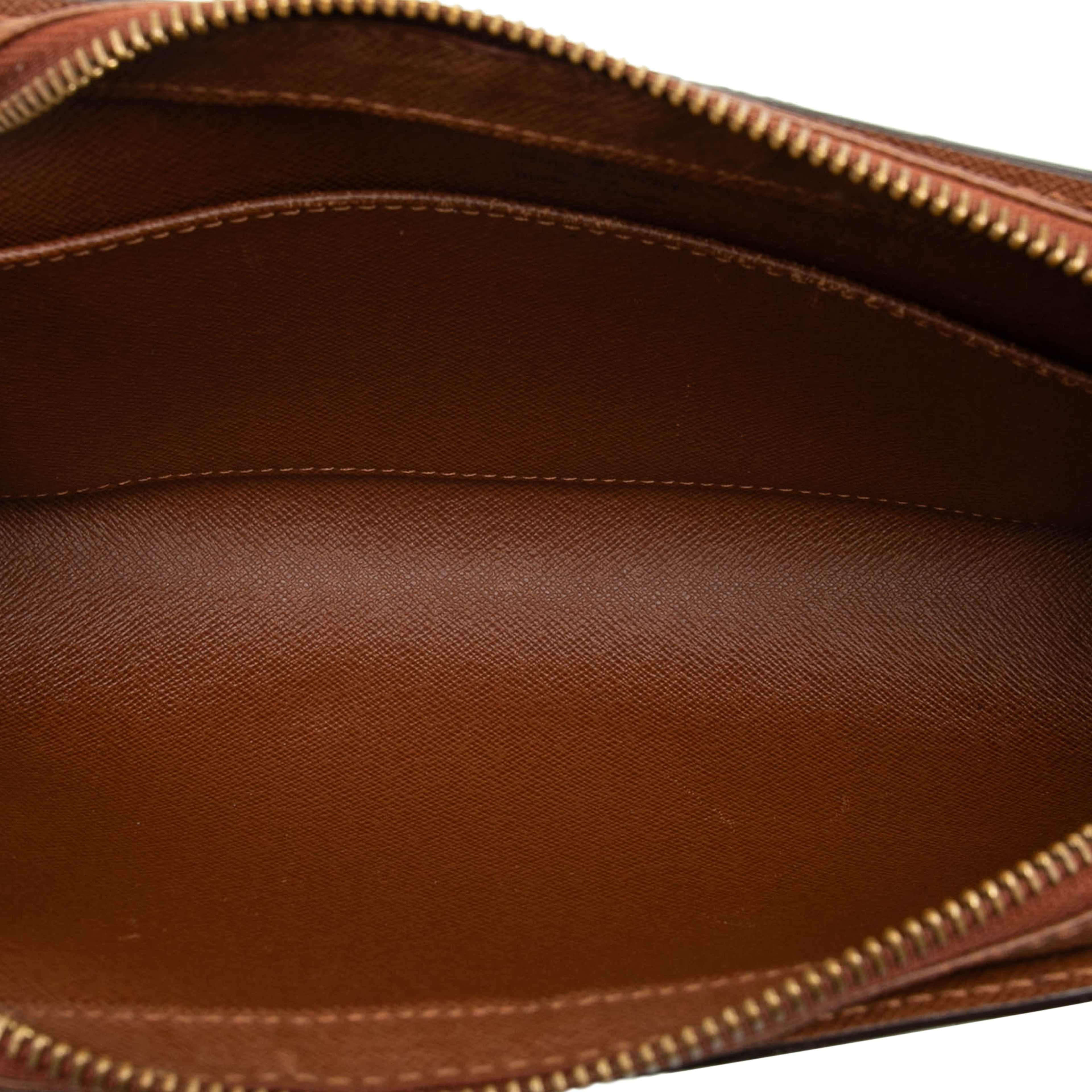 Louis Vuitton Monogram Orsay, från Luxclusif, i färgen brown. Klicka för att öppna bilden i stort format