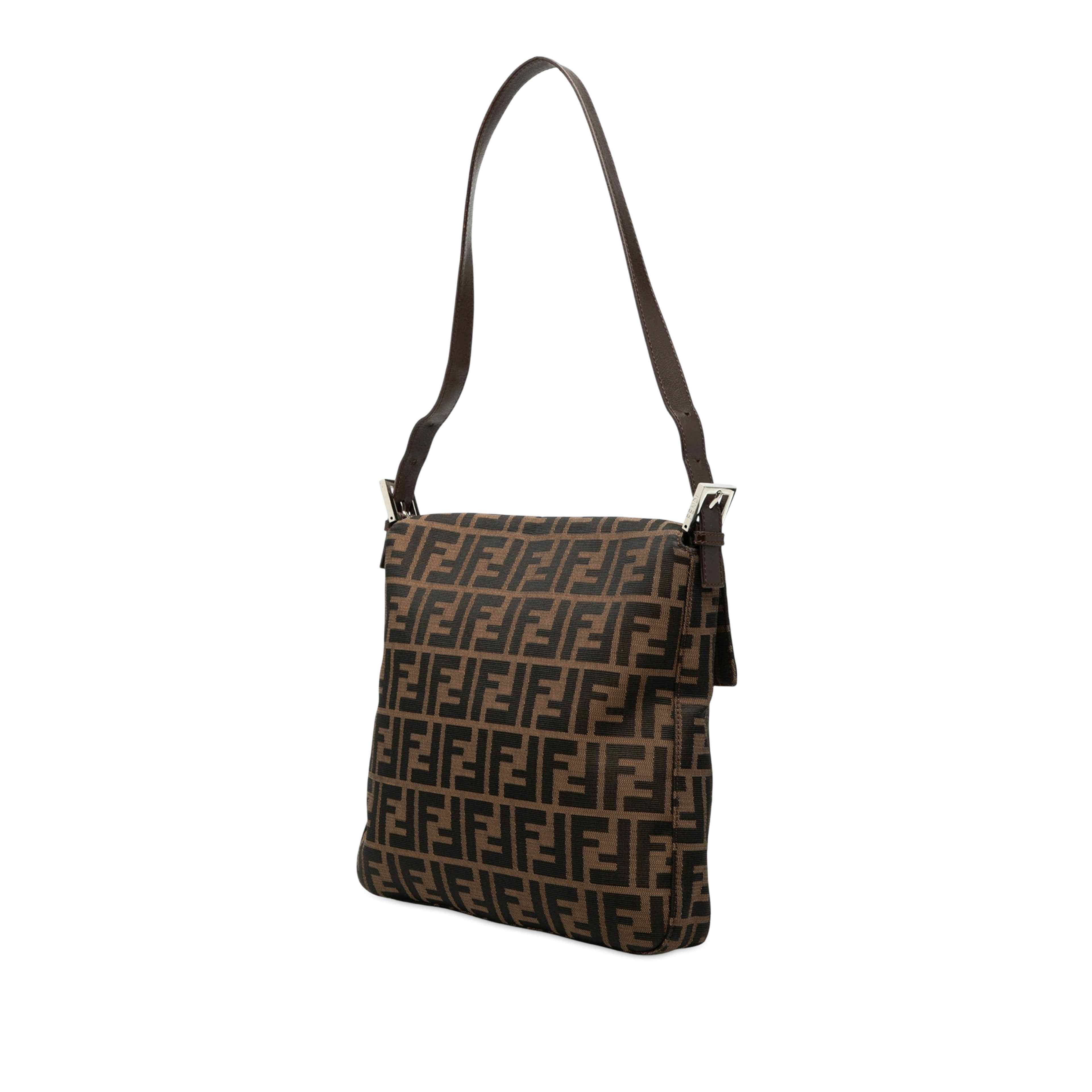 Fendi Zucca Canvas Shoulder Bag, från Luxclusif, i färgen brun. Klicka för att öppna bilden i stort format