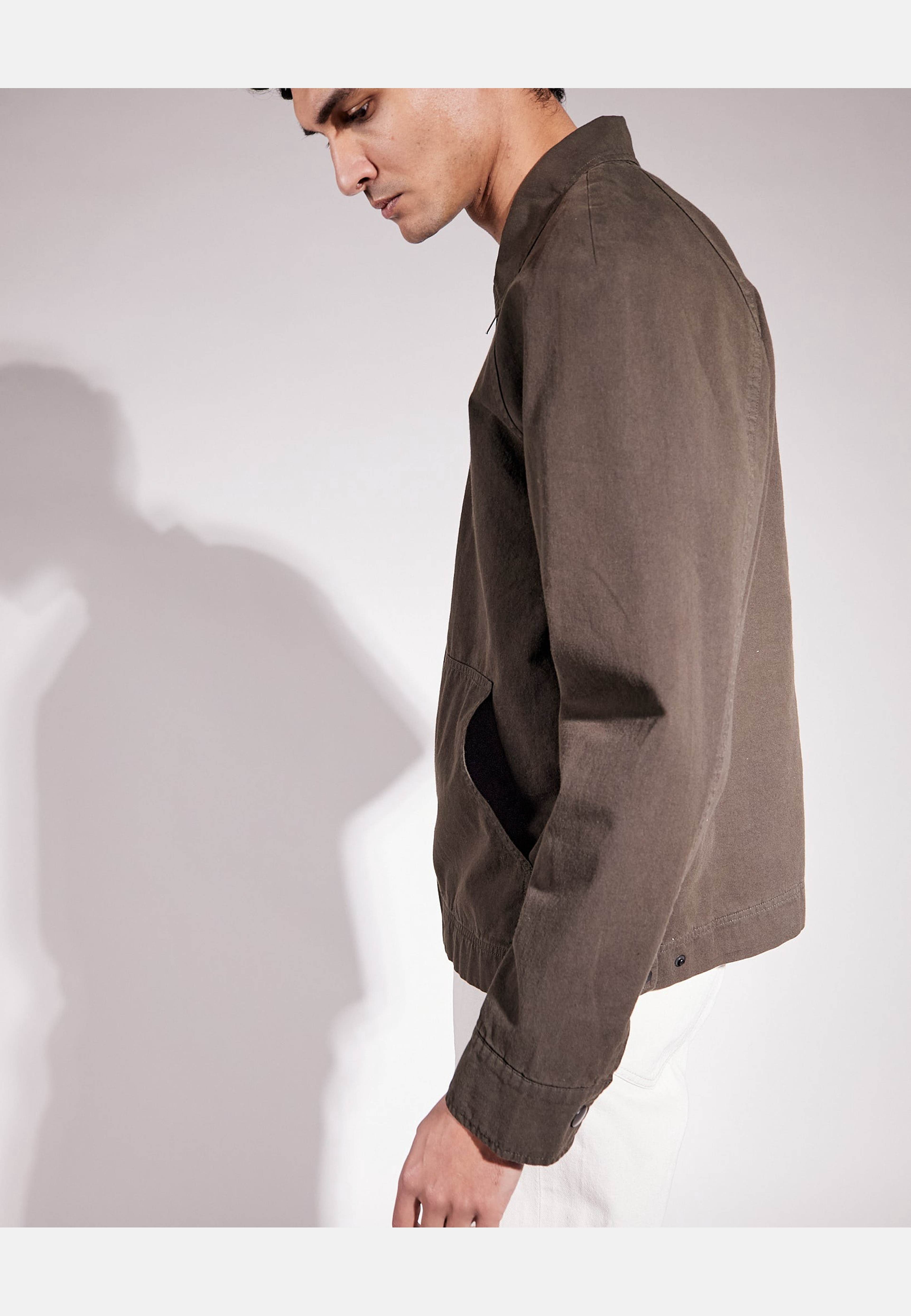 Carter Twill Washed Dark Olive, från Brixtol Textiles, i färgen washed dark olive. Klicka för att öppna bilden i stort format
