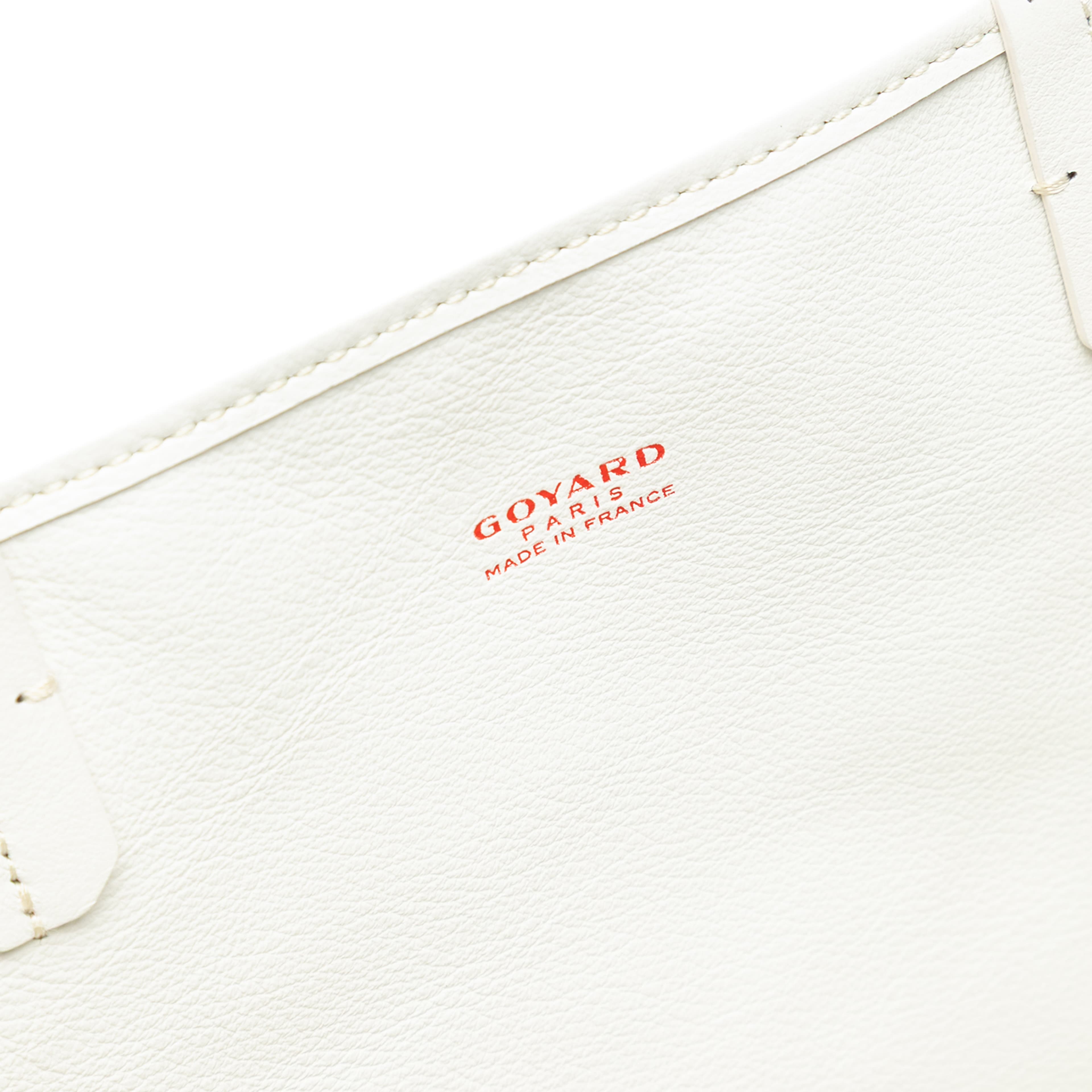 Goyard Goyardine Reversible Anjou Pm, från Luxclusif, i färgen white. Klicka för att öppna bilden i stort format