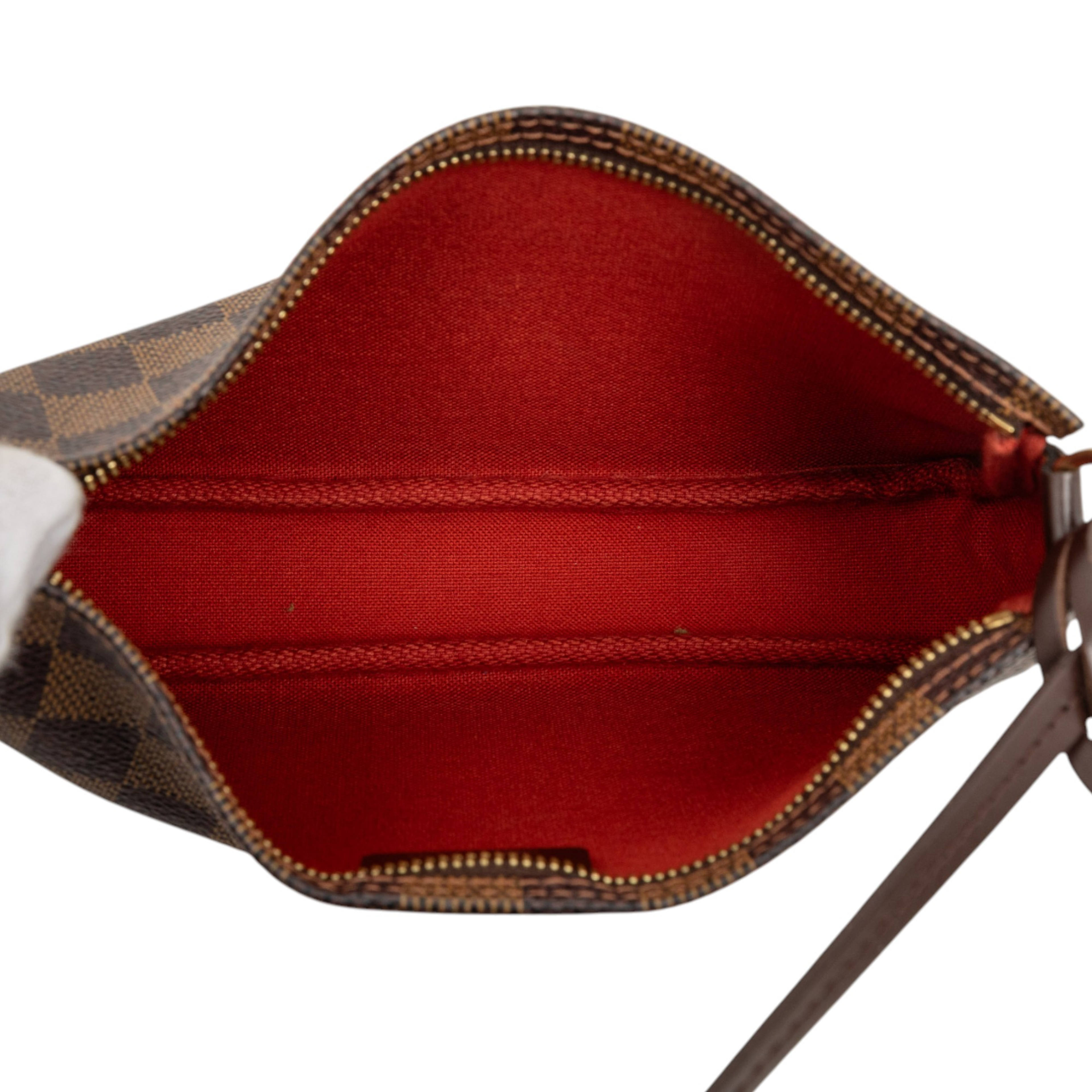 Louis Vuitton Damier Ebene Navona, från Luxclusif, i färgen brown. Klicka för att öppna bilden i stort format