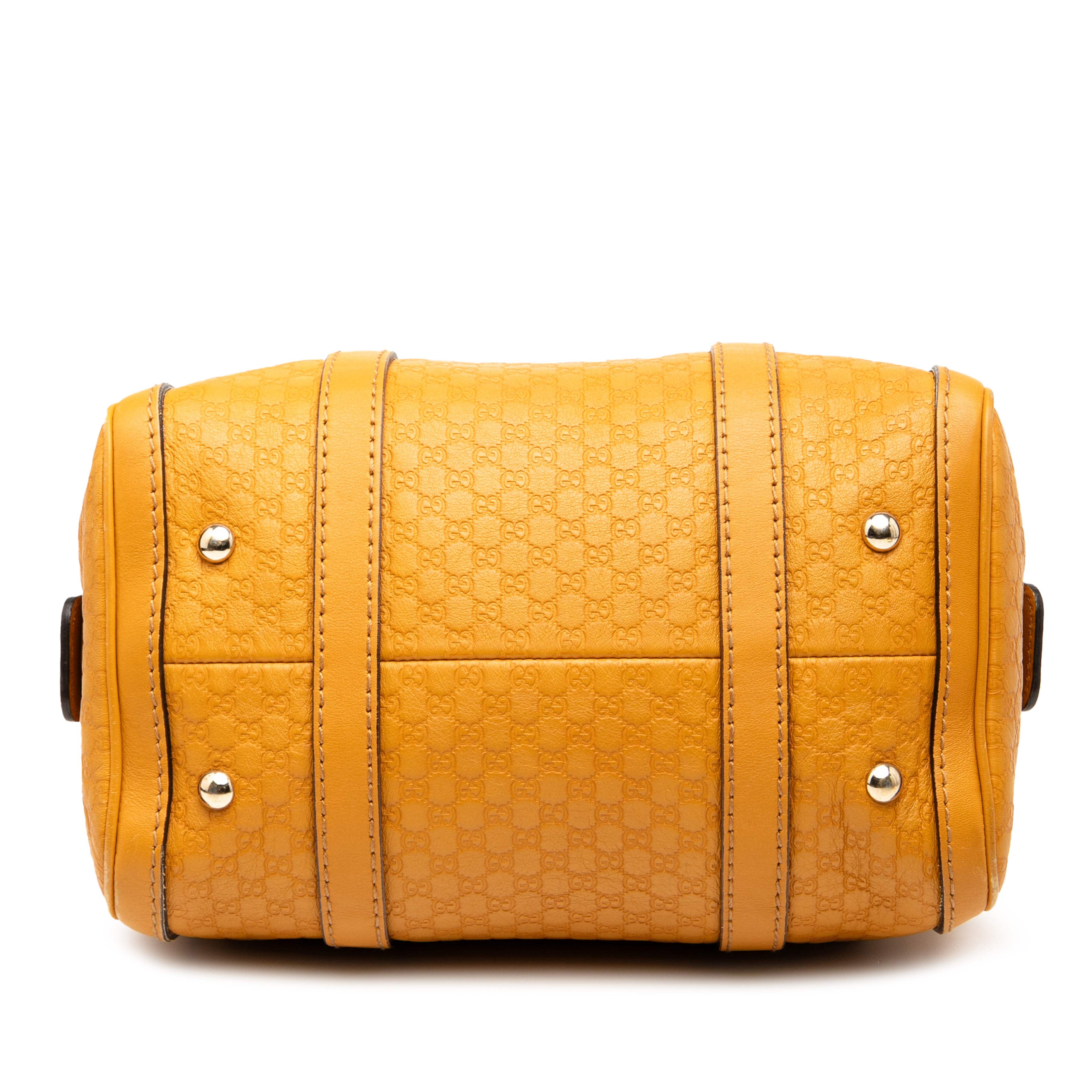 Gucci Small Microguccissima Joy Boston Bag, från Luxclusif, i färgen mustard. Klicka för att öppna bilden i stort format