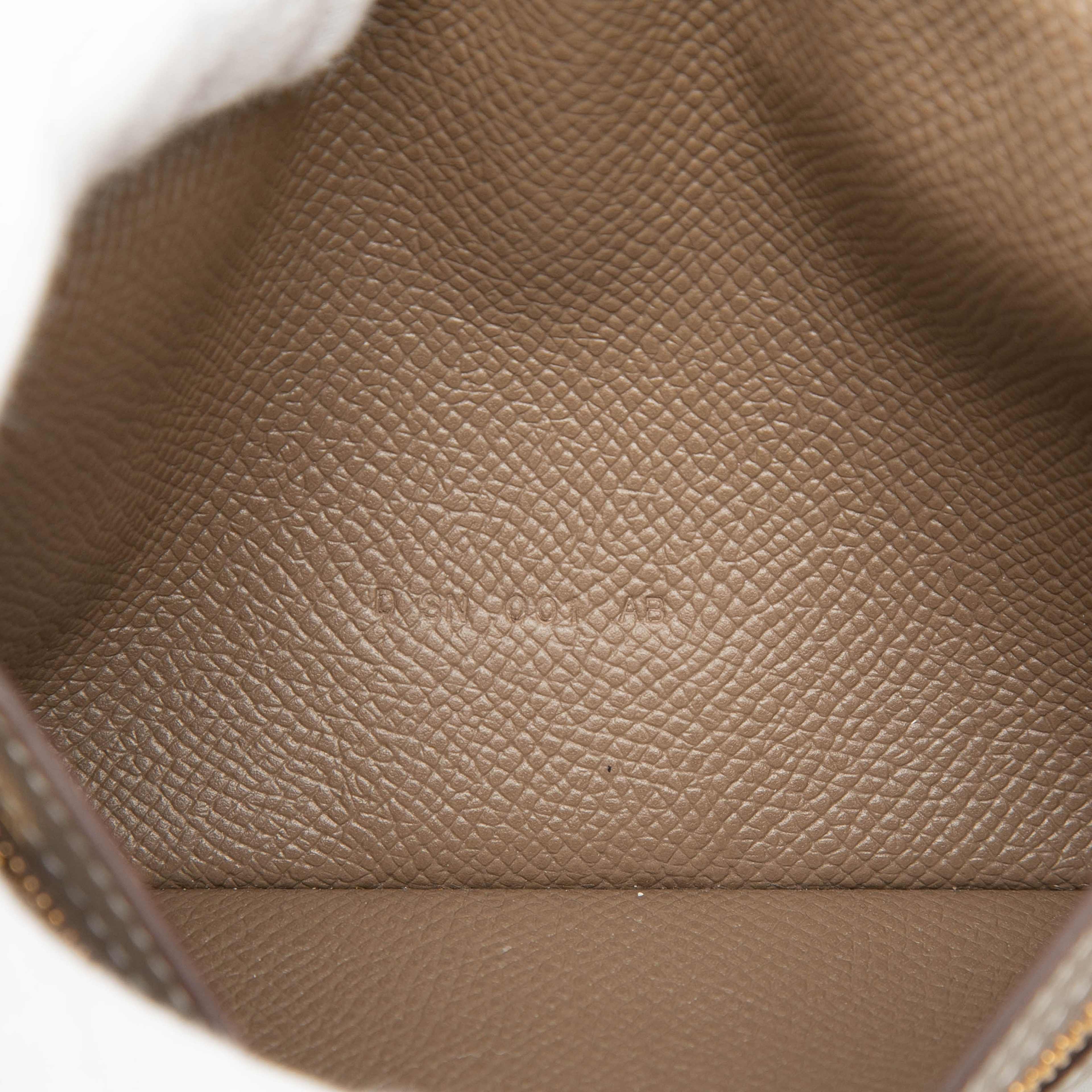 Hermès Epson Bearn Soufflet Long Wallet, från Luxclusif, i färgen taupe. Klicka för att öppna bilden i stort format