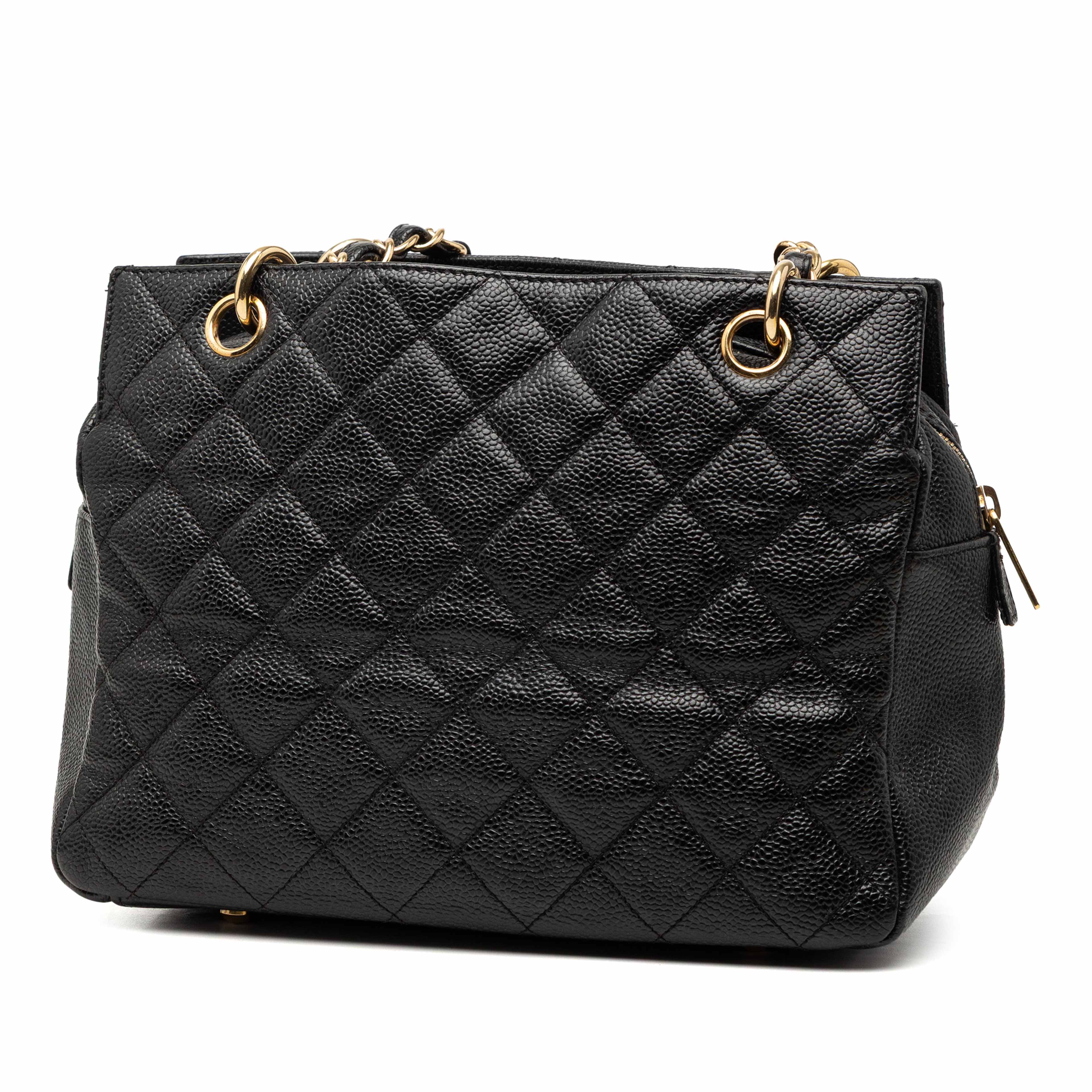 Chanel Petite Caviar Timeless Tote, från Luxclusif, i färgen black. Klicka för att öppna bilden i stort format