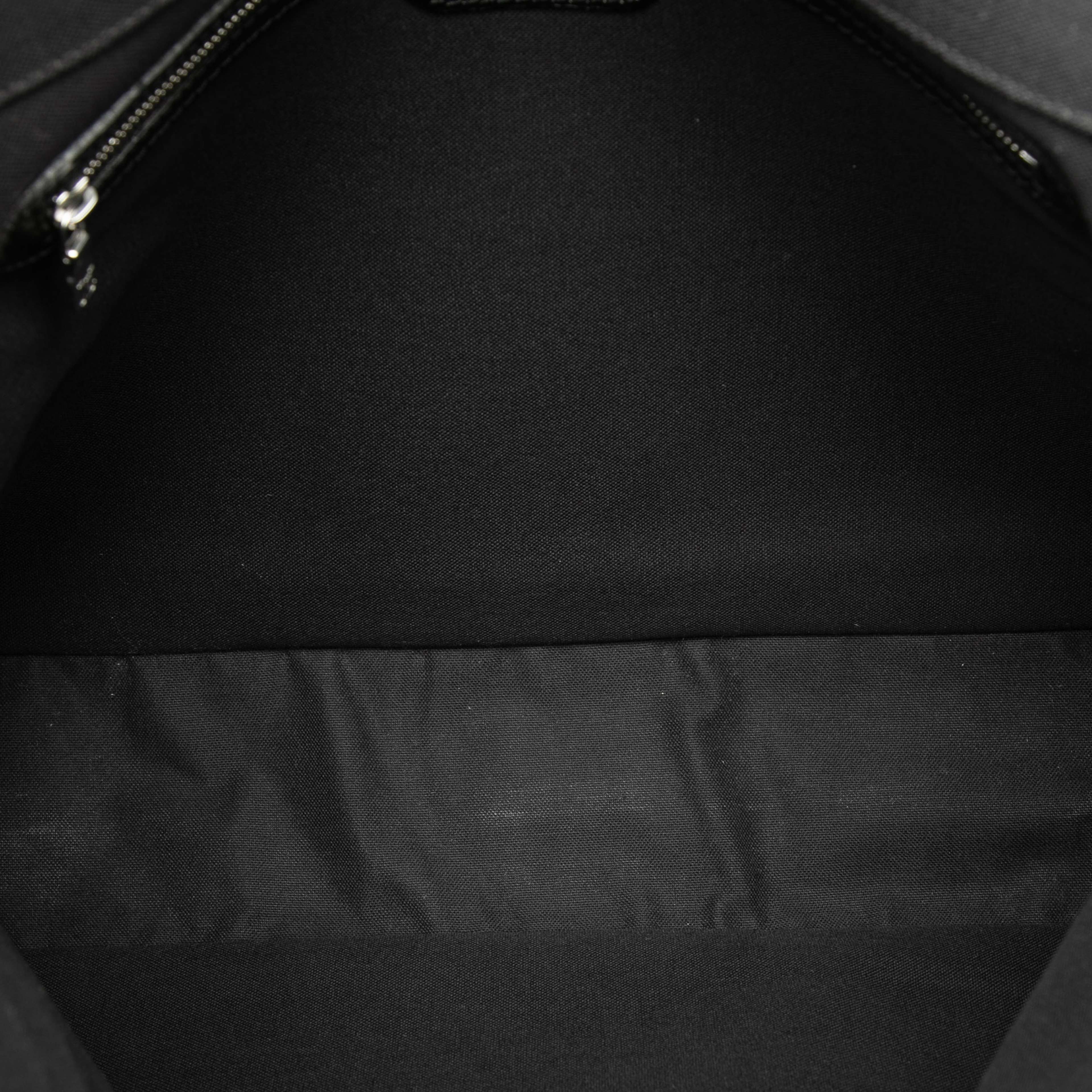 Louis Vuitton Taiga Dersou, från Luxclusif, i färgen black. Klicka för att öppna bilden i stort format