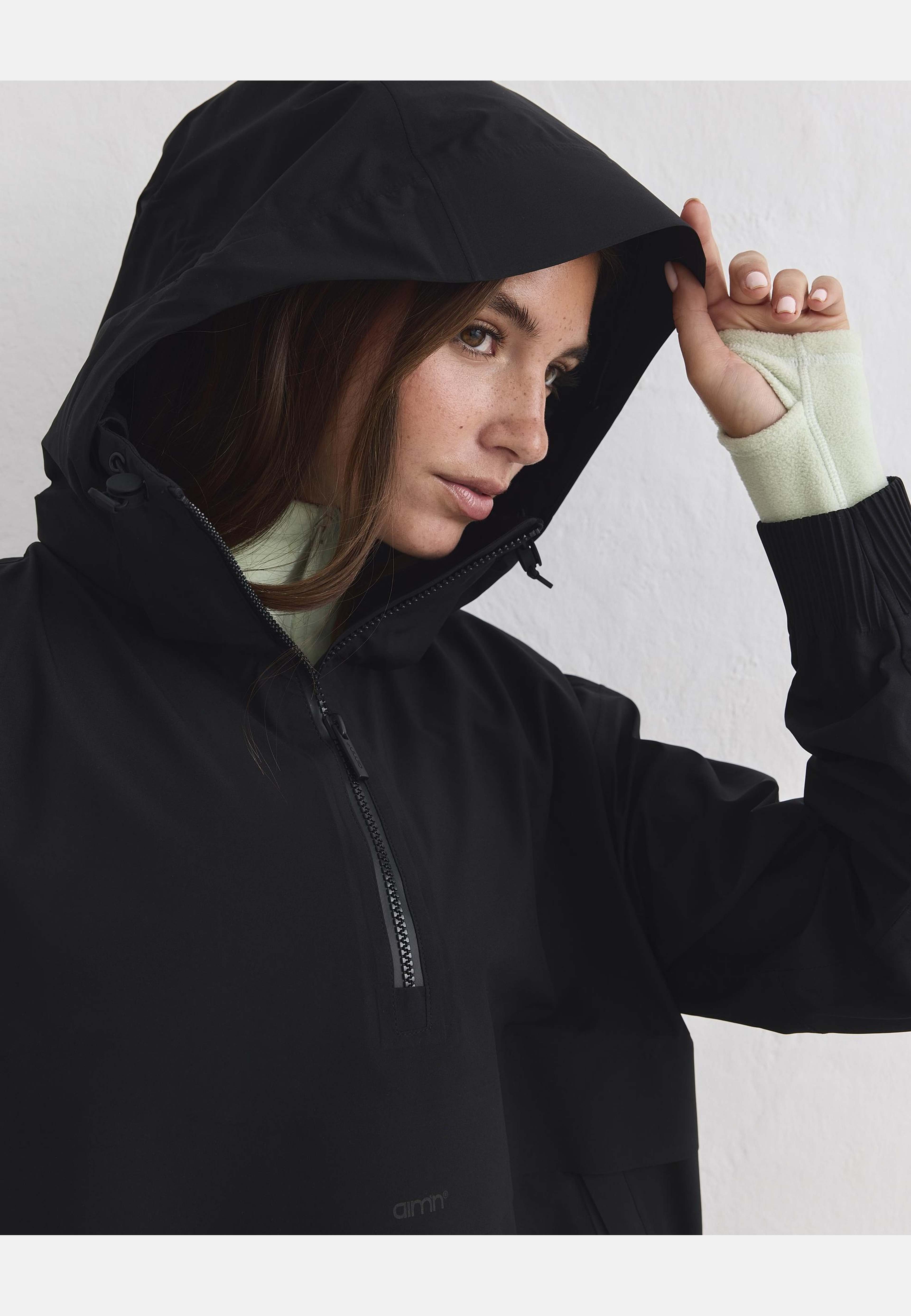 Waterproof Stretch Anorak, från aim'n, i färgen black. Klicka för att öppna bilden i stort format