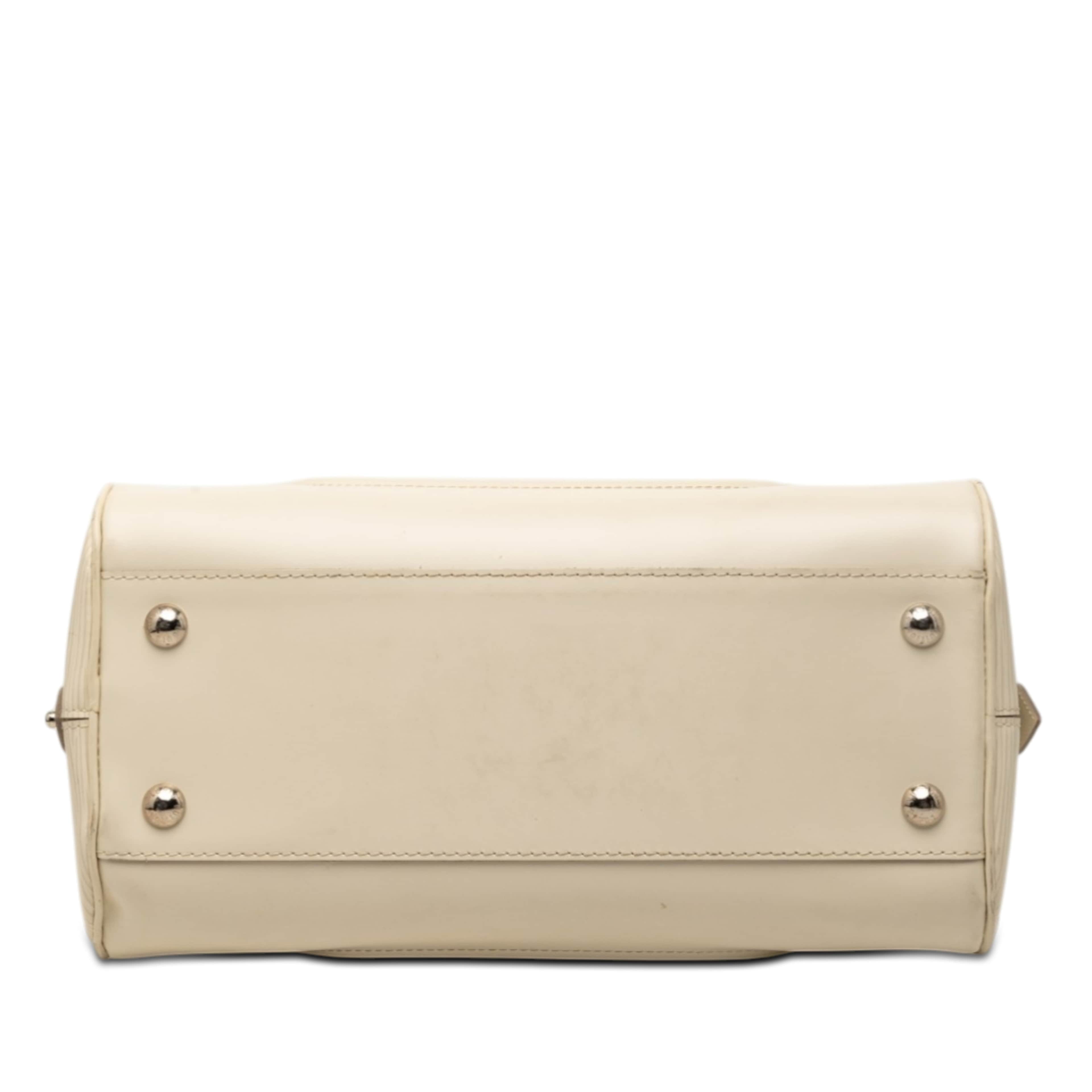 Louis Vuitton Epi Bowling Montaigne Pm, från Luxclusif, i färgen ivory. Klicka för att öppna bilden i stort format