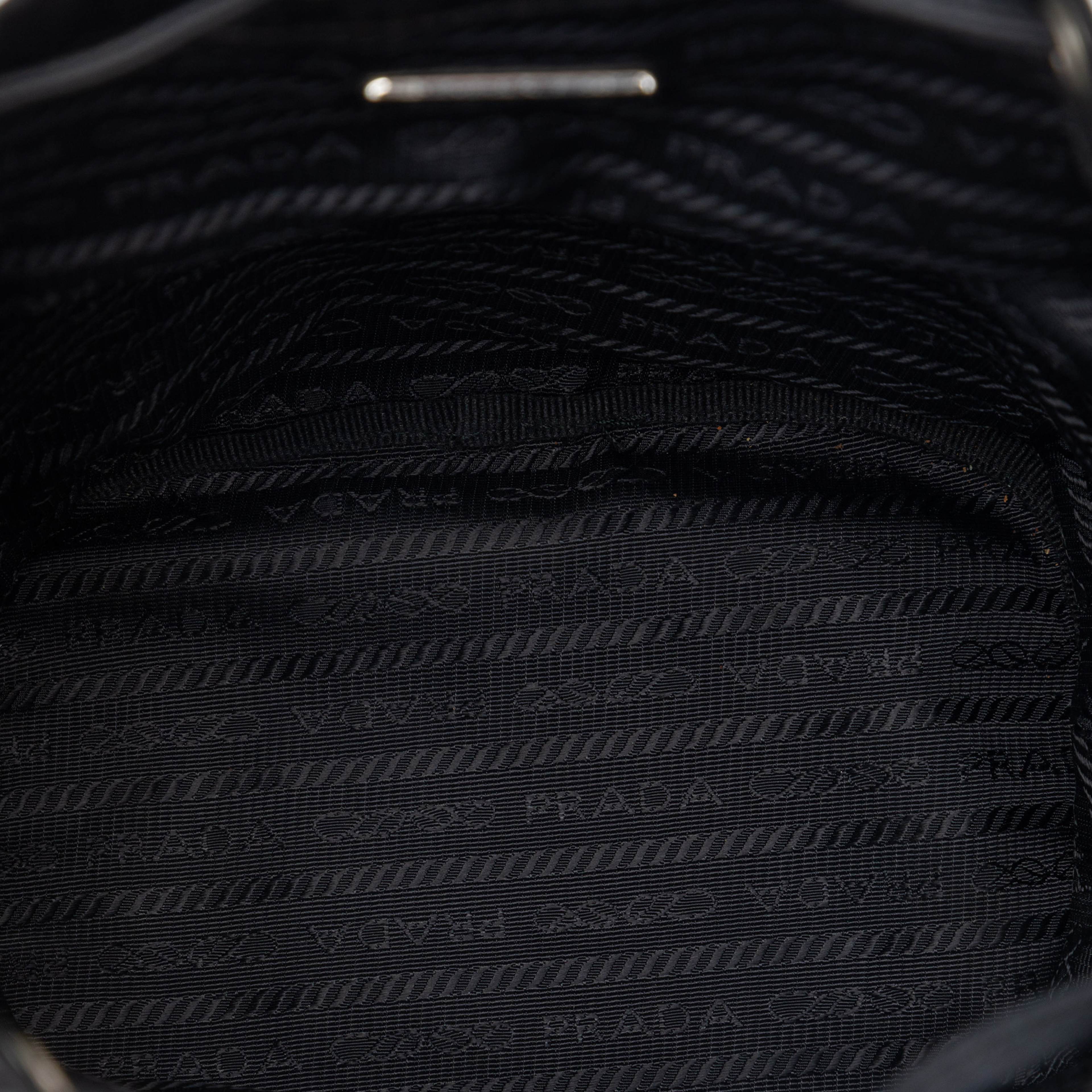 Prada Tessuto Drawstring Pouch, från Luxclusif, i färgen svart. Klicka för att öppna bilden i stort format