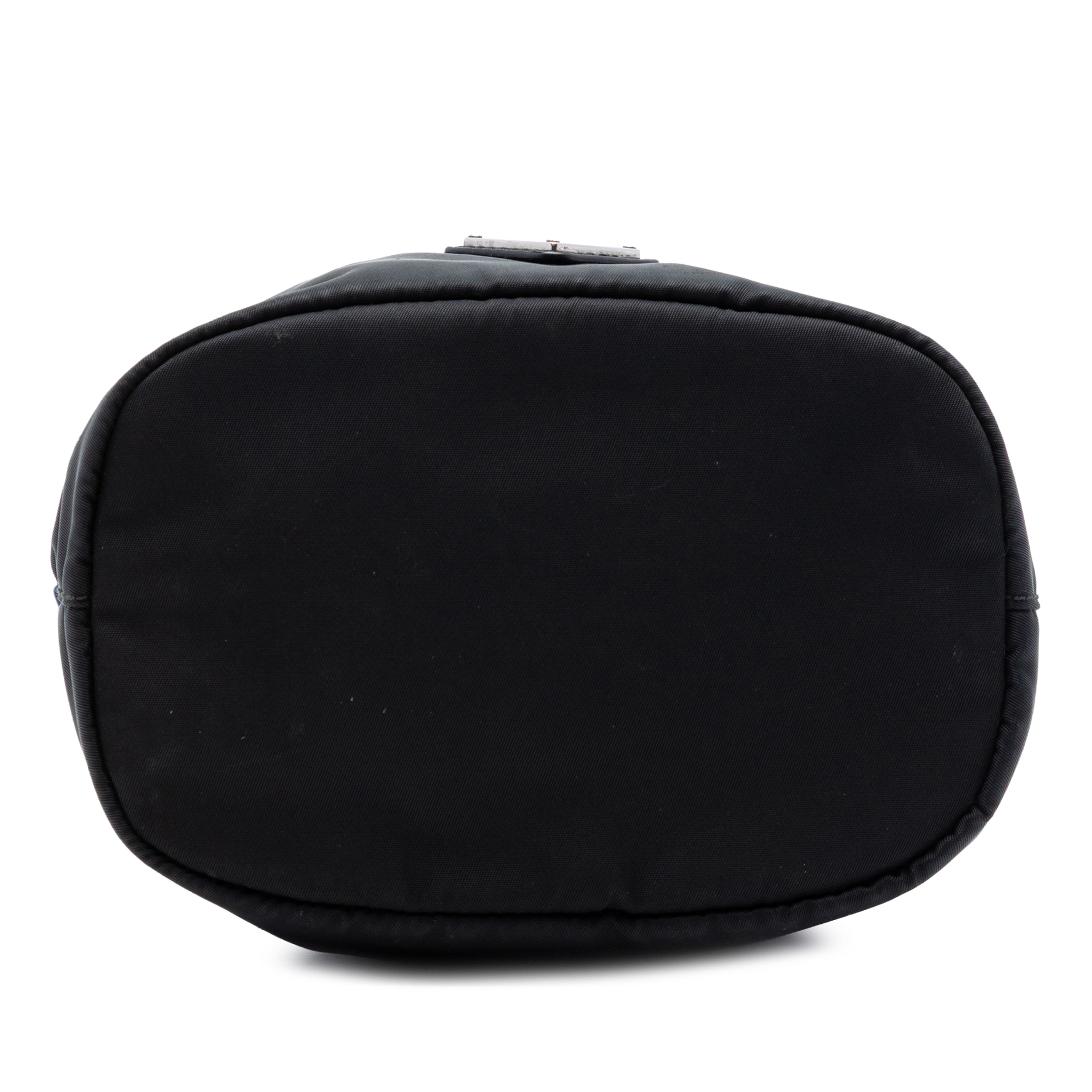 Prada Tessuto Drawstring Pouch, från Luxclusif, i färgen svart. Klicka för att öppna bilden i stort format