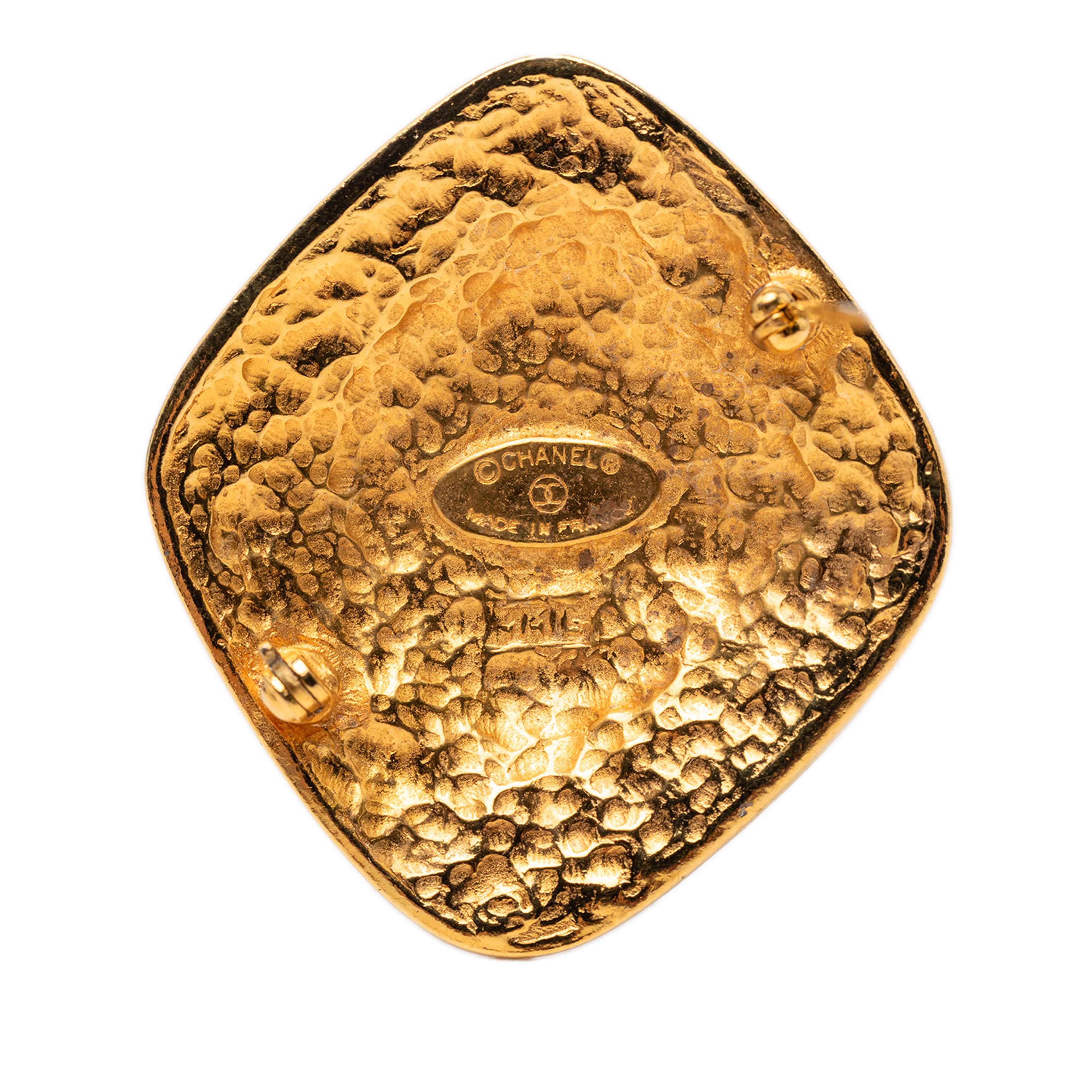 Chanel Cc Gold Plated Diamond Brooch, från Luxclusif, i färgen guld. Klicka för att öppna bilden i stort format