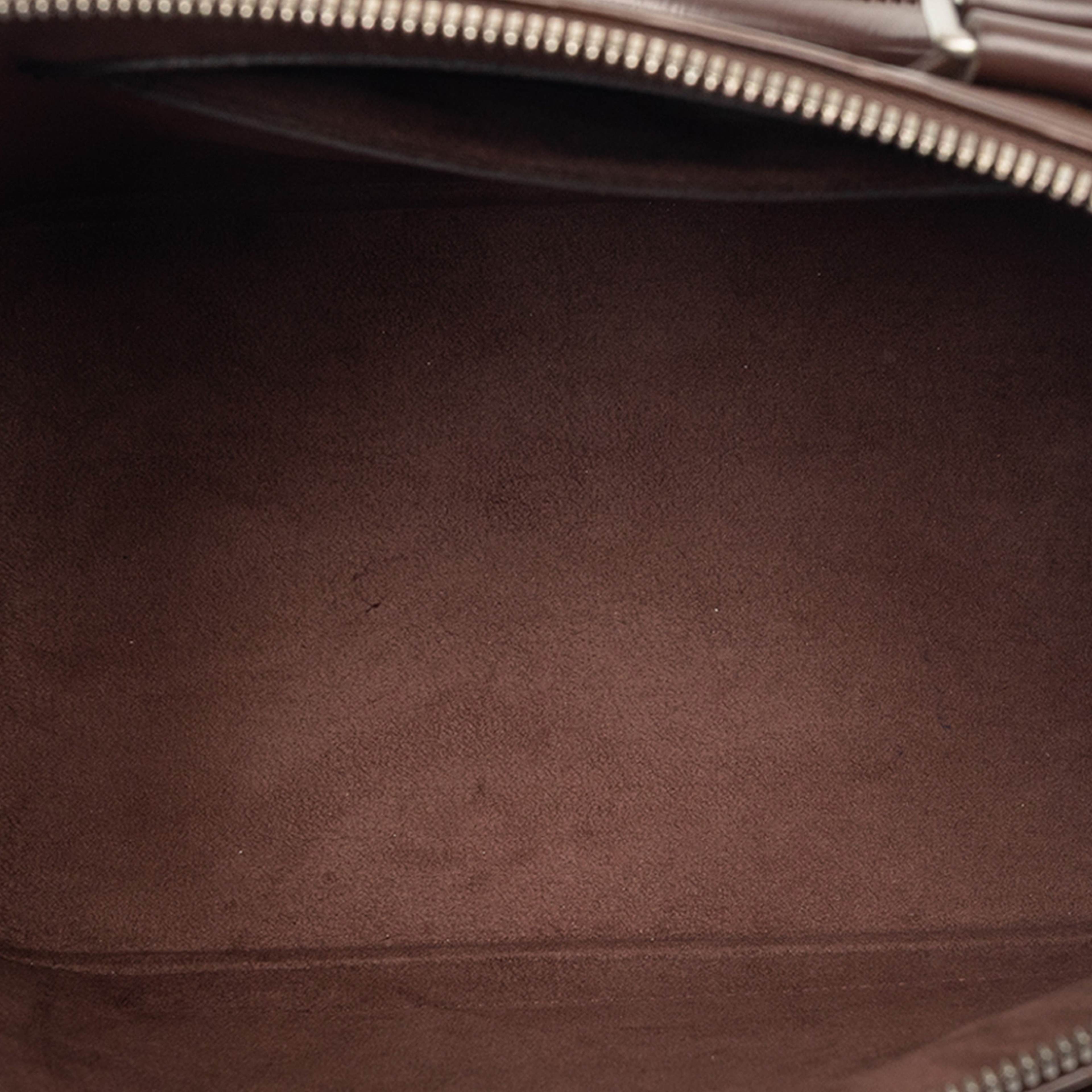 Louis Vuitton Epi Alma Pm, från Luxclusif, i färgen dark brown. Klicka för att öppna bilden i stort format