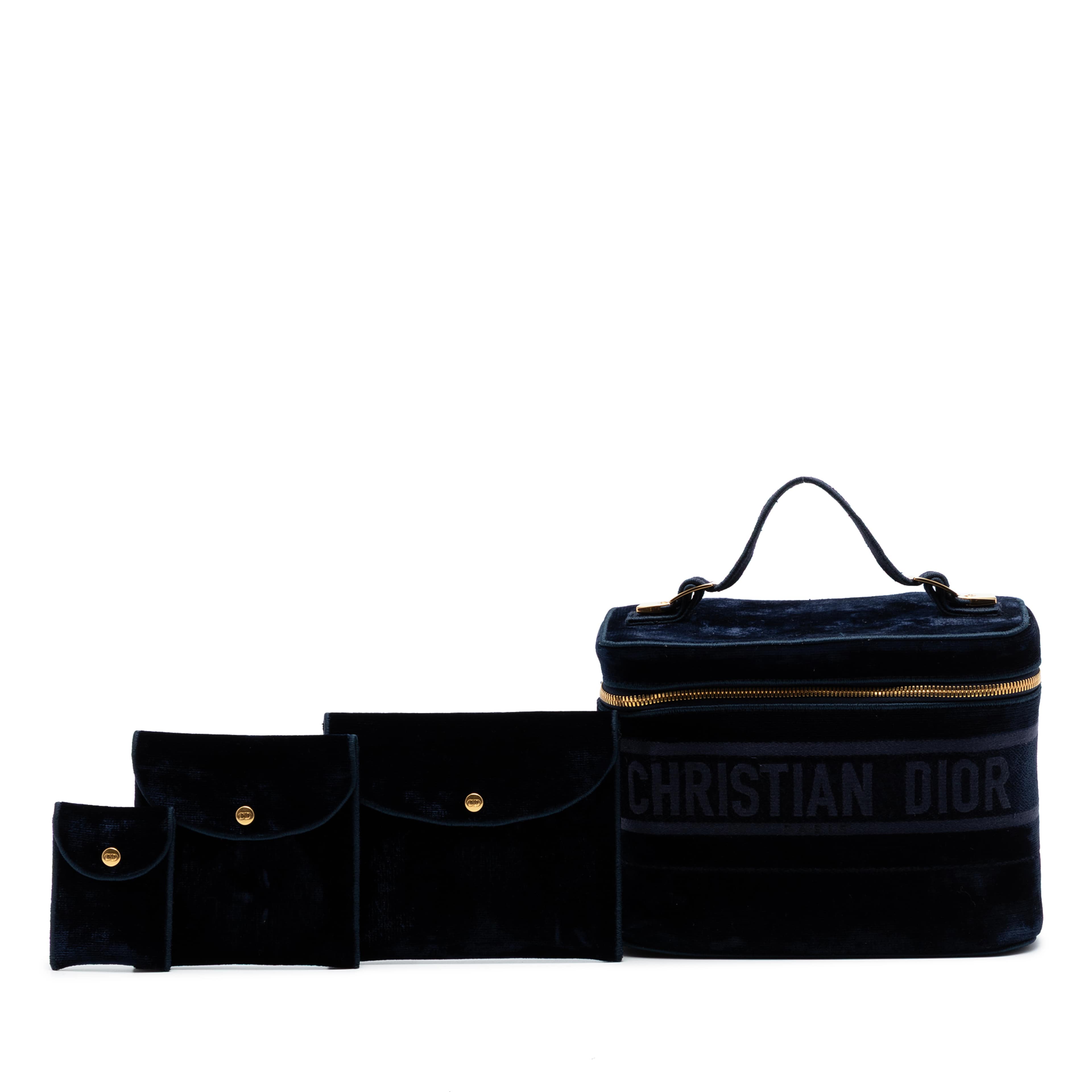 Dior Embroidered Velvet Diortravel Vanity Case, från Luxclusif, i färgen blå. Klicka för att öppna bilden i stort format