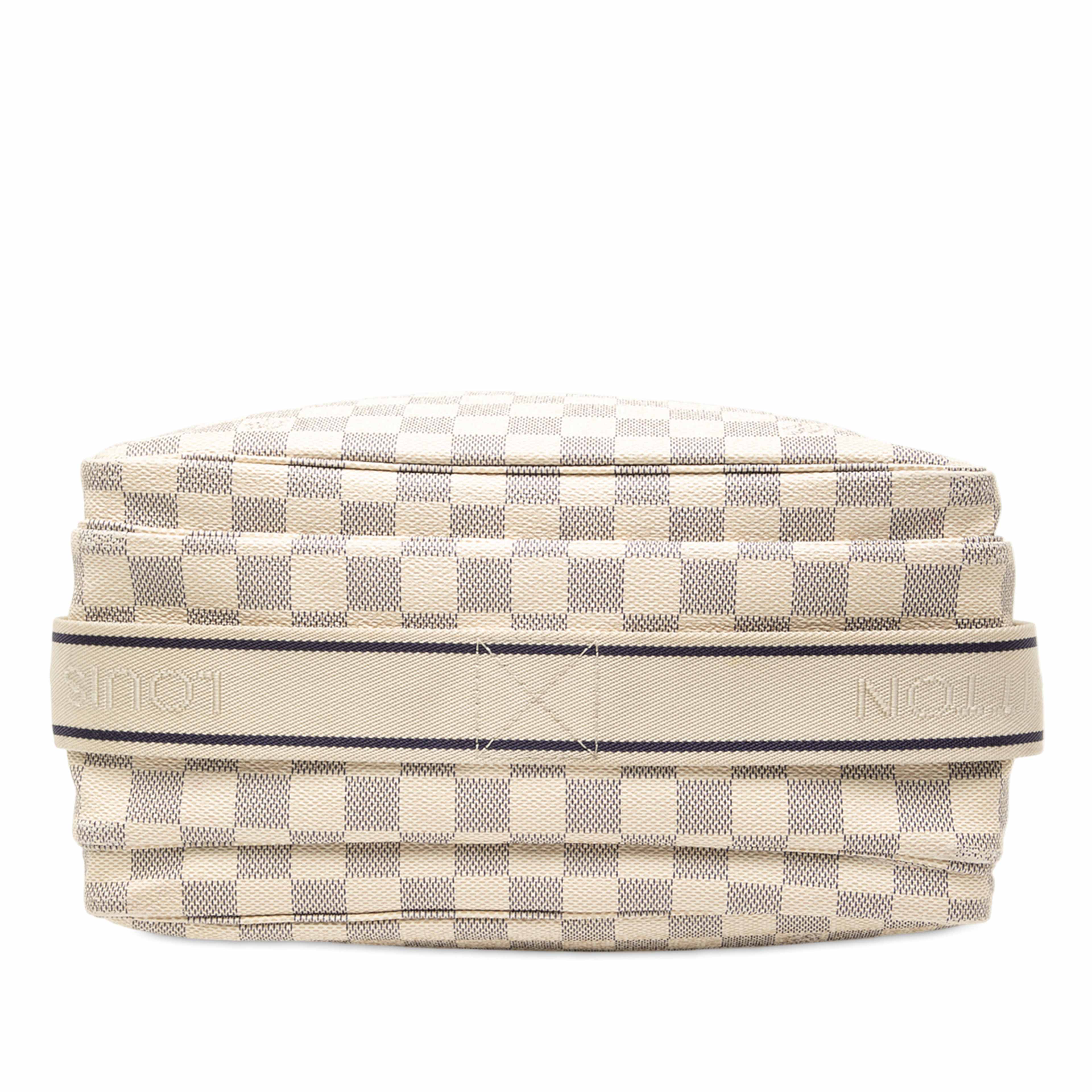 Louis Vuitton Damier Azur Naviglio, från Luxclusif, i färgen white. Klicka för att öppna bilden i stort format