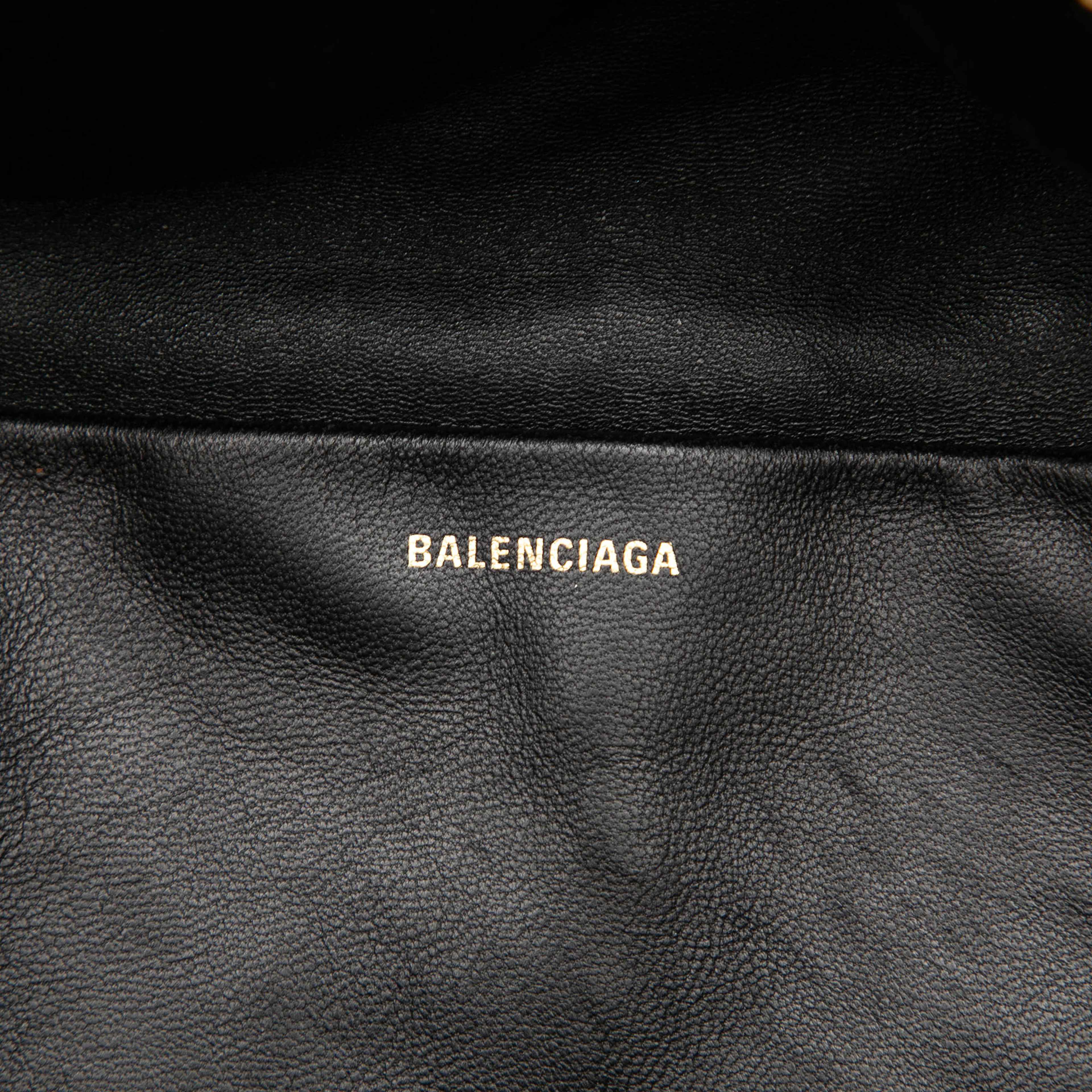 Balenciaga Diagonal Quilted Wool Allover Logo Souvenir Belt Bag Xs, från Luxclusif, i färgen green. Klicka för att öppna bilden i stort format