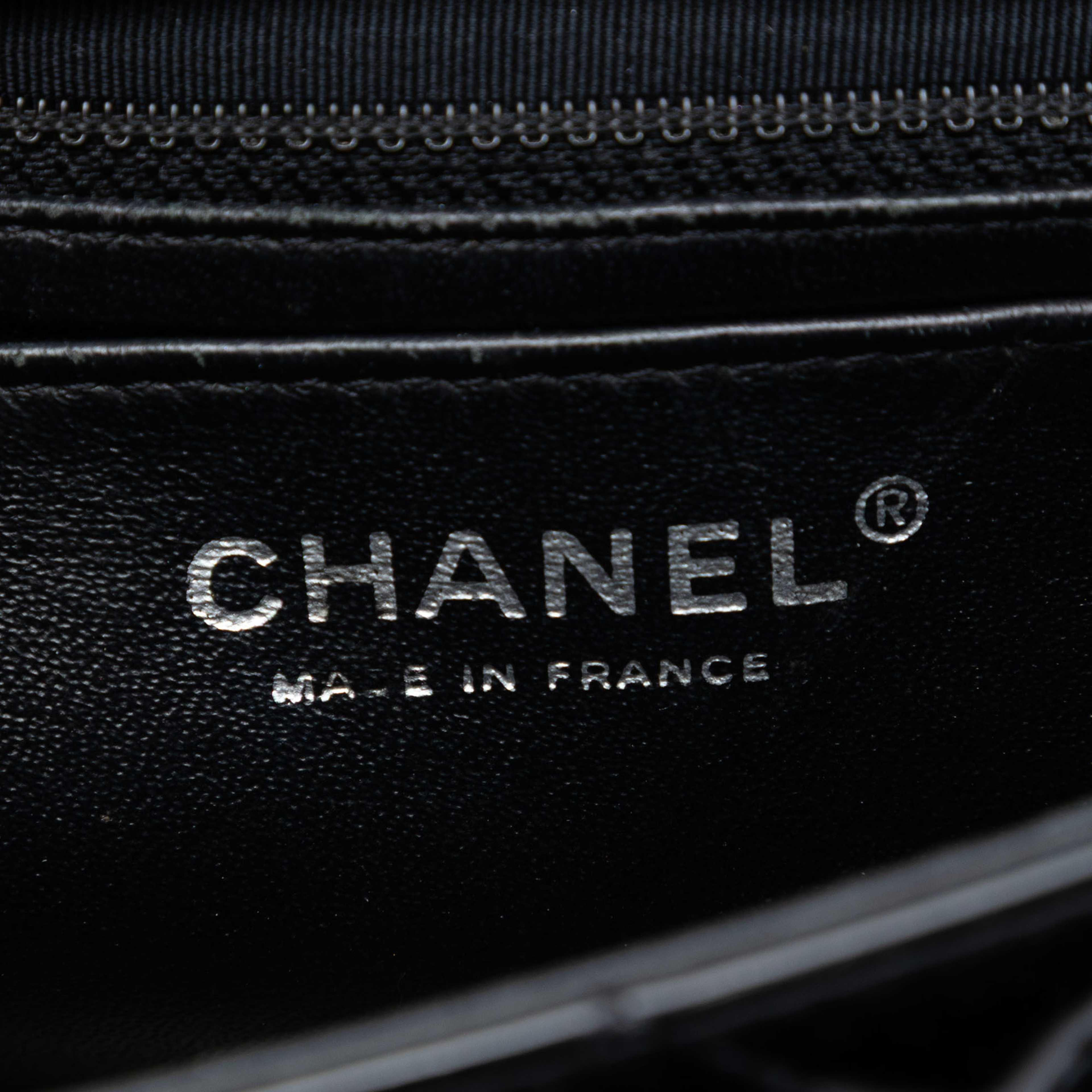 Chanel Mini Rectangular Classic Patent Single Flap, från Luxclusif, i färgen black. Klicka för att öppna bilden i stort format