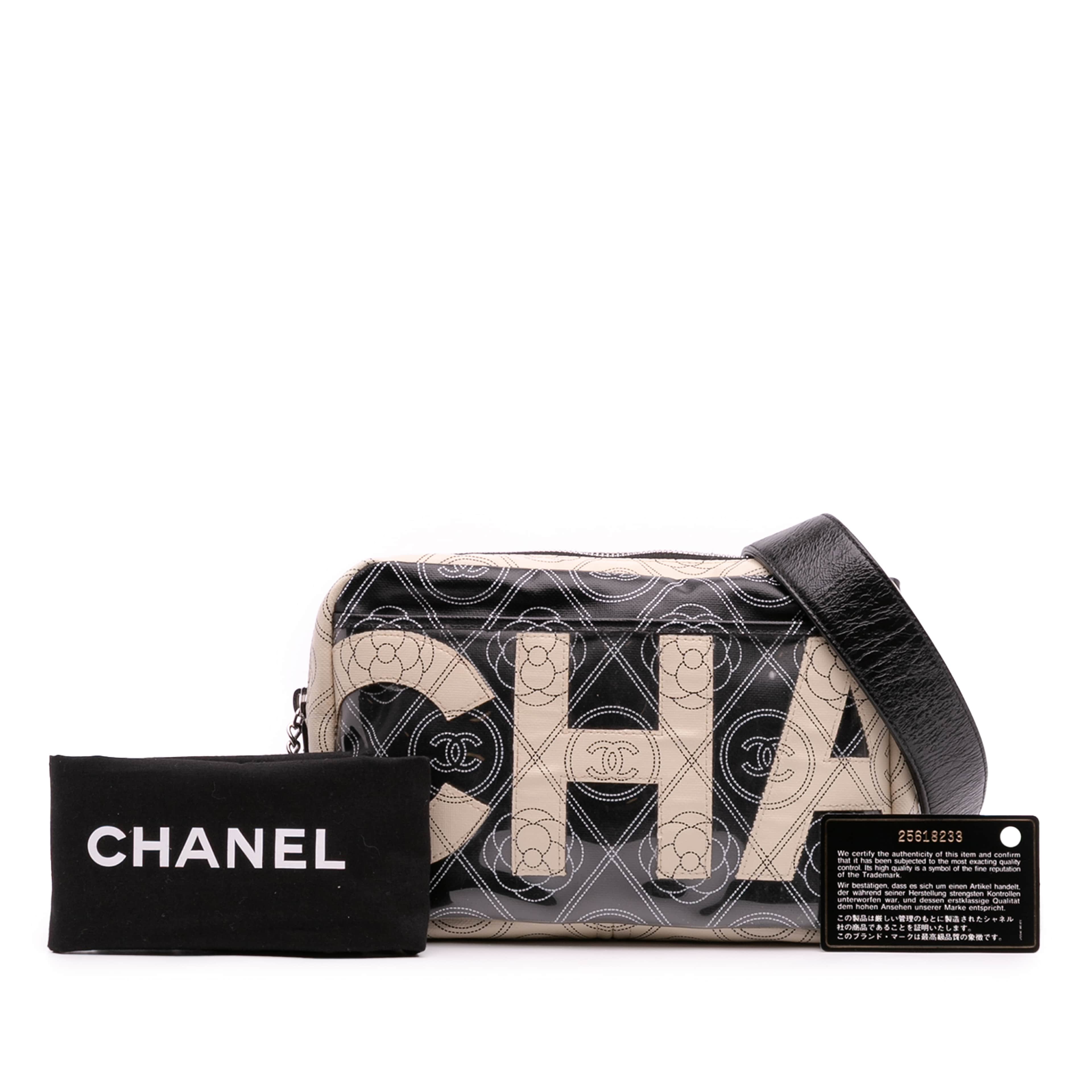 Chanel Coated Canvas Camellia Logo Camera Bag, från Luxclusif, i färgen vit. Klicka för att öppna bilden i stort format