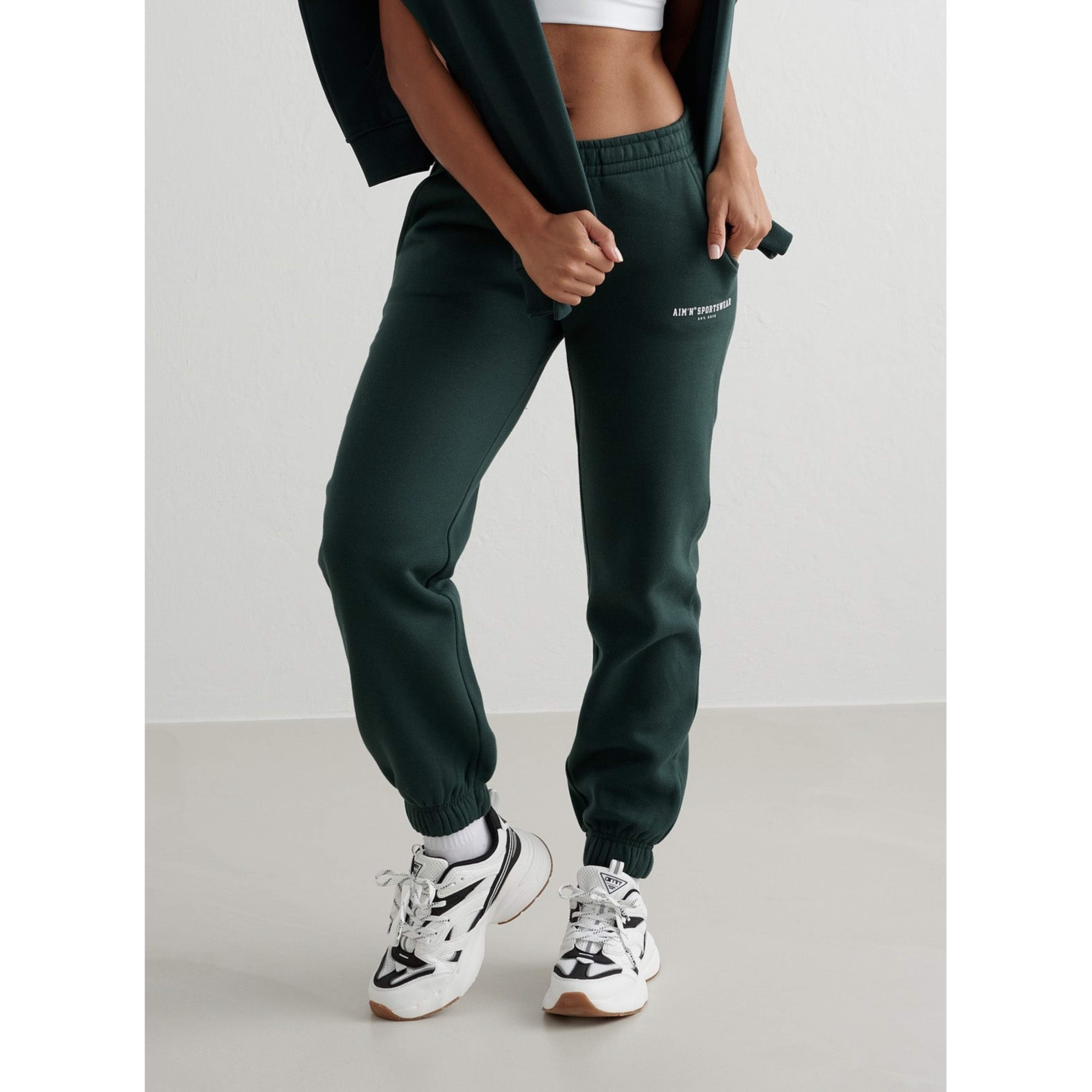 Deep Emerald Varsity Classic Sweatpants, från aim'n, i färgen deep emerald.