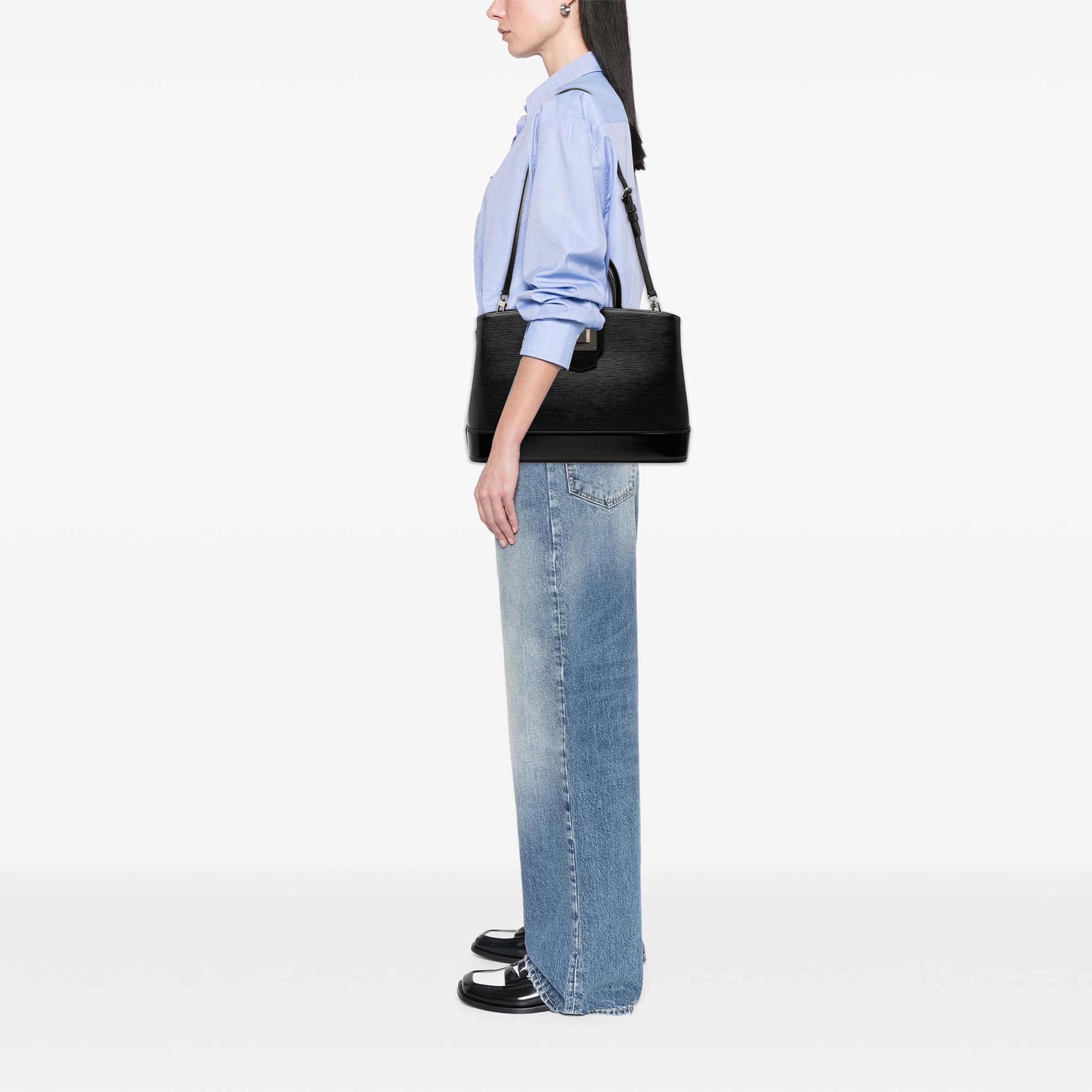 Louis Vuitton Epi Mirabeau Gm, från Luxclusif, i färgen svart. Klicka för att öppna bilden i stort format