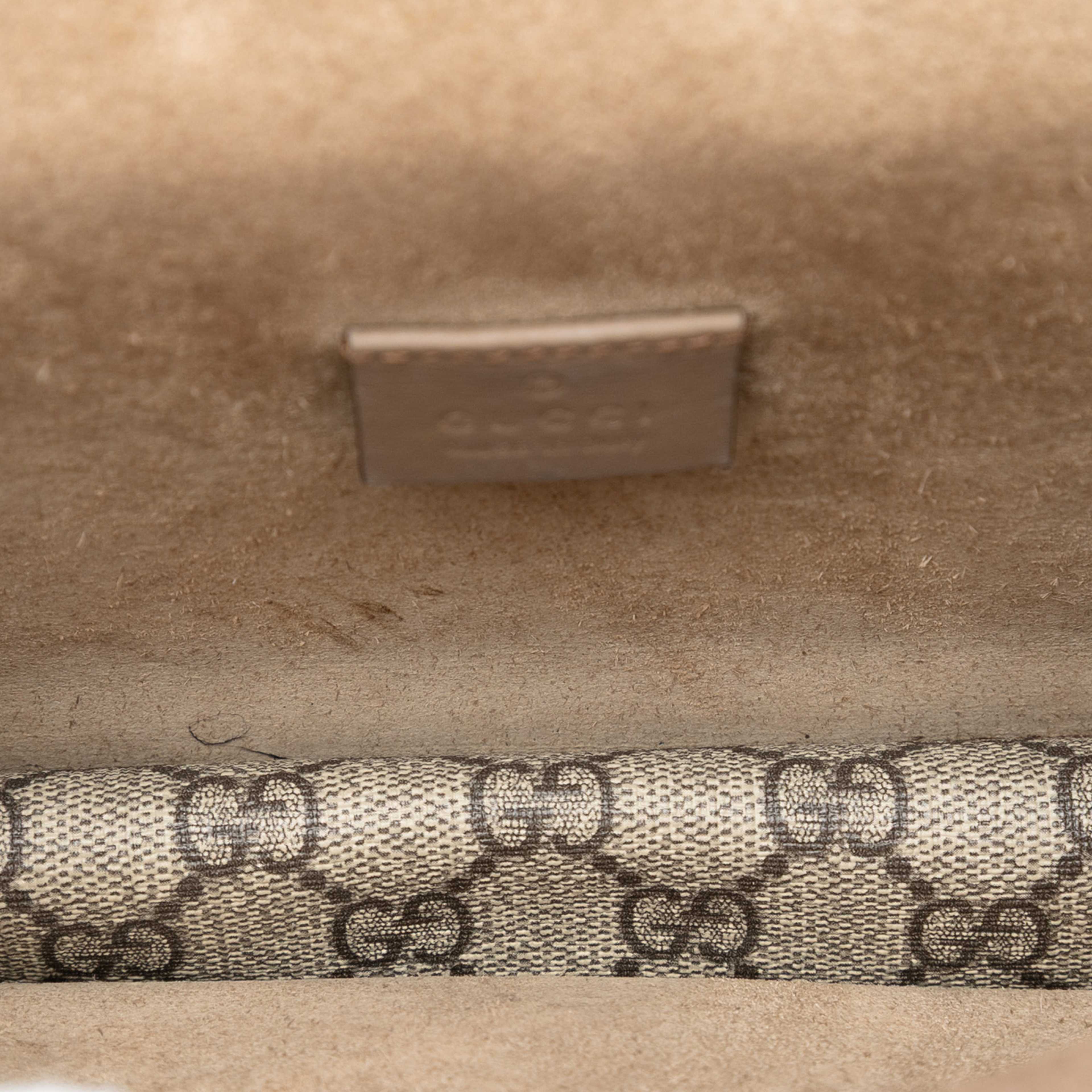 Gucci Small Gg Supreme Dionysus Crossbody, från Luxclusif, i färgen beige. Klicka för att öppna bilden i stort format