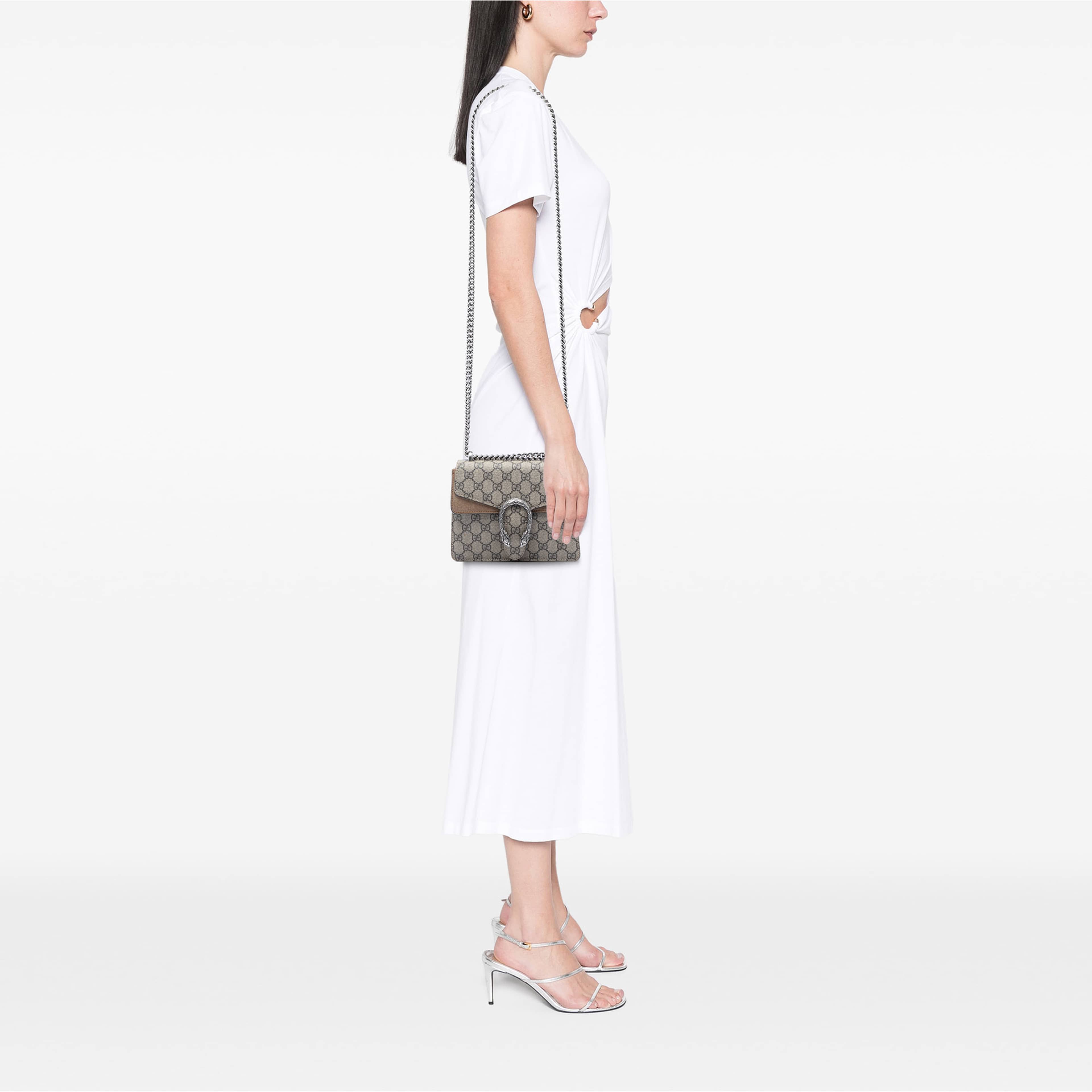 Gucci Small Gg Supreme Dionysus Crossbody, från Luxclusif, i färgen beige. Klicka för att öppna bilden i stort format