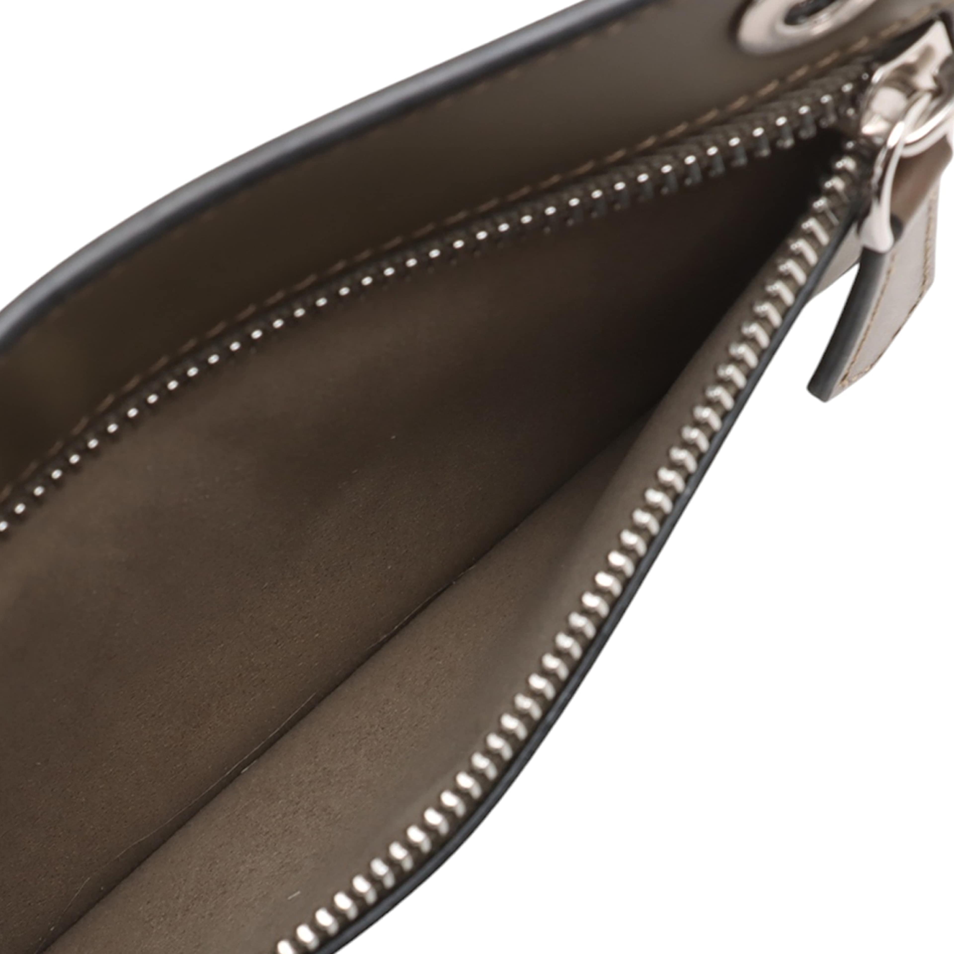 Fendi Small Bicolor Leather Peekaboo Iseeu Satchel, från Luxclusif, i färgen dark brown. Klicka för att öppna bilden i stort format