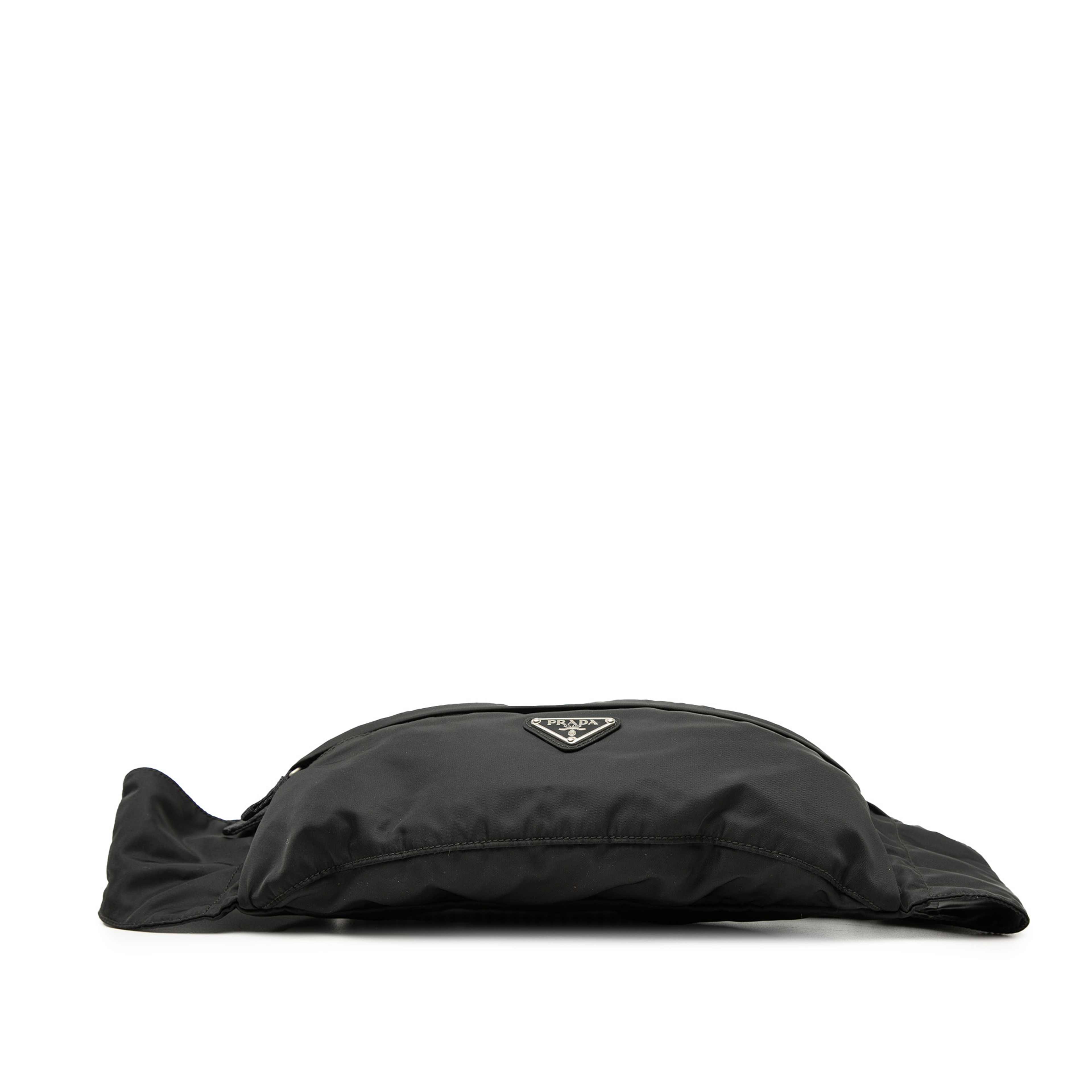 Prada Tessuto Belt Bag, från Luxclusif, i färgen svart. Klicka för att öppna bilden i stort format