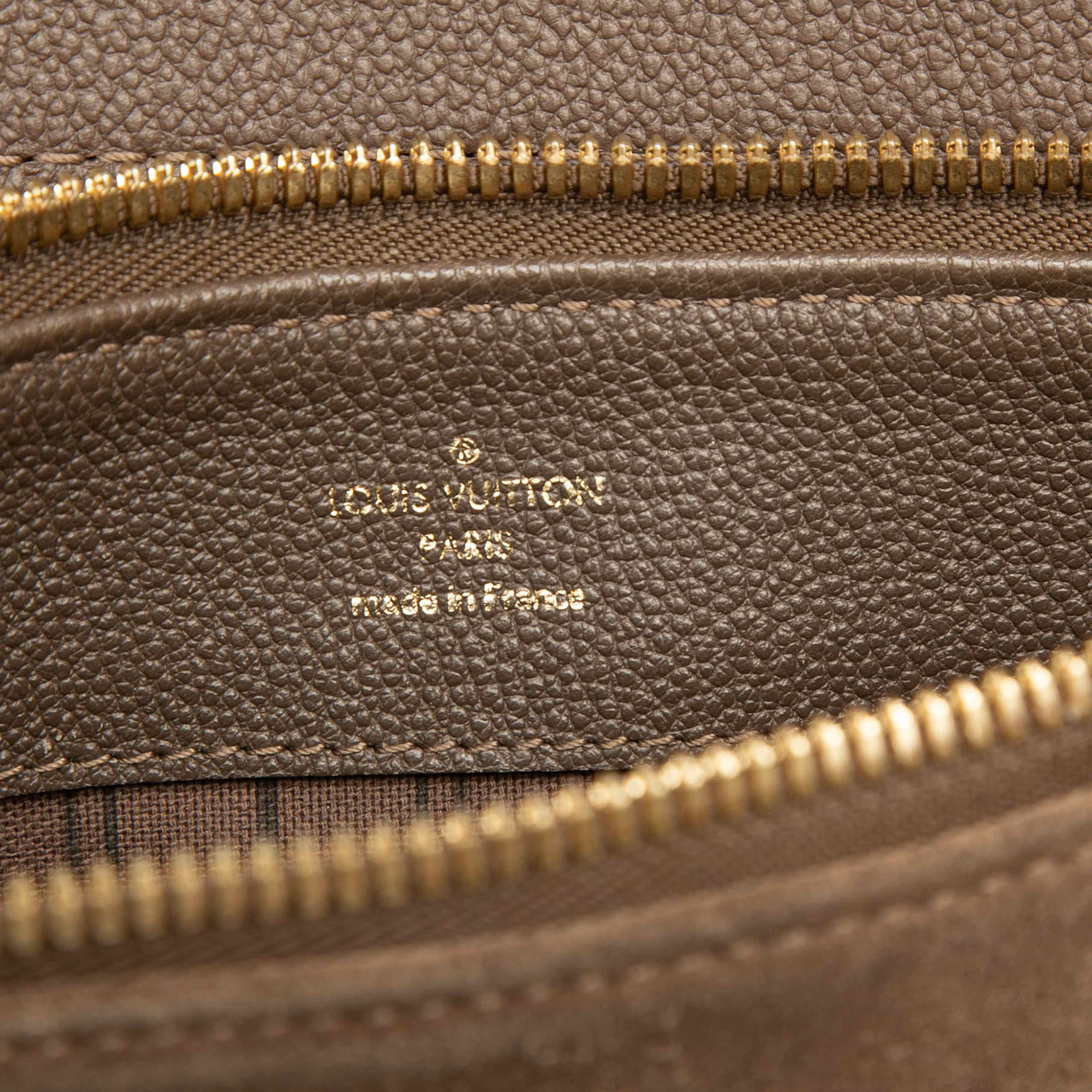 Louis Vuitton Monogram Empreinte Audacieuse Pm, från Luxclusif, i färgen brun. Klicka för att öppna bilden i stort format