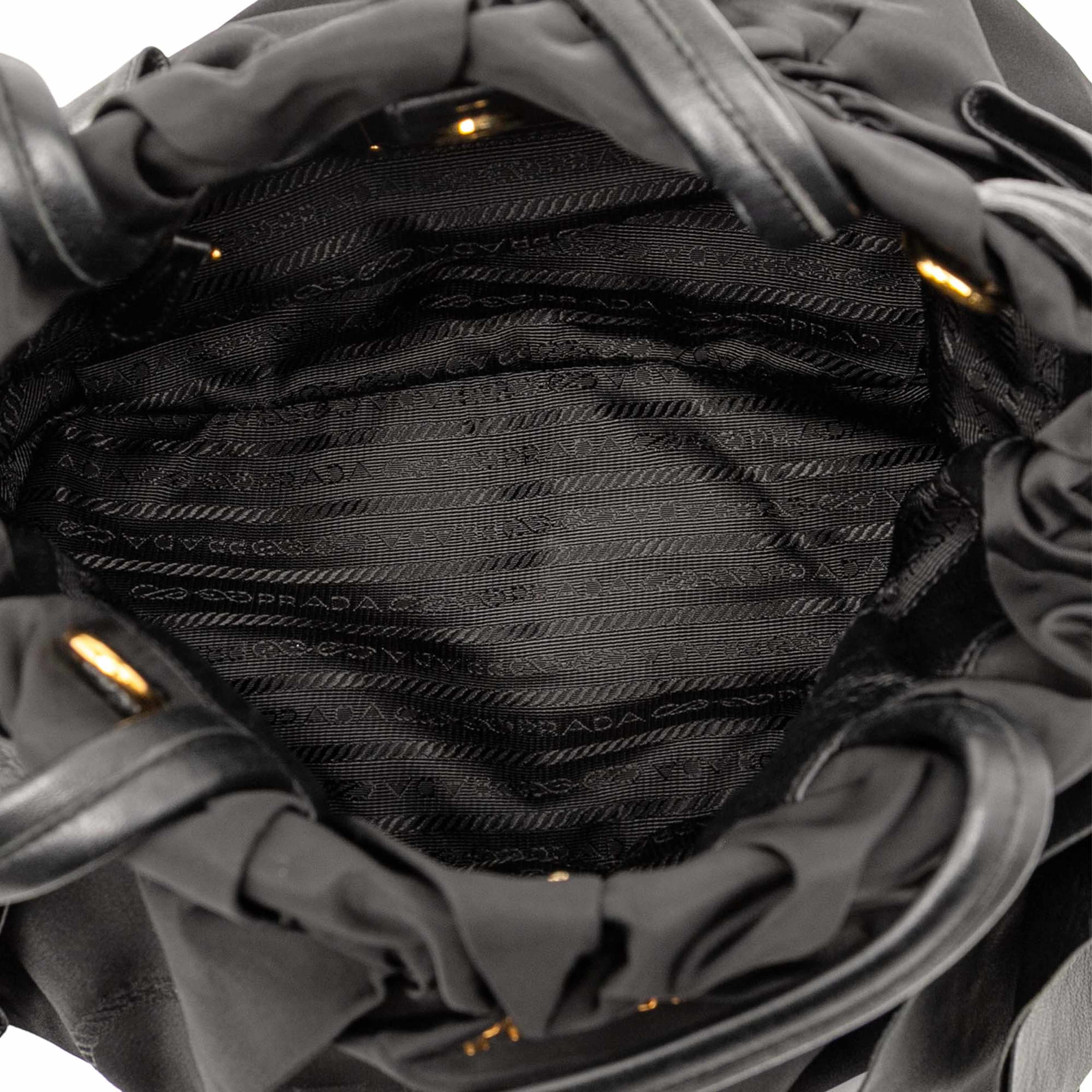 Prada Tessuto Logo Bow Satchel, från Luxclusif, i färgen black. Klicka för att öppna bilden i stort format