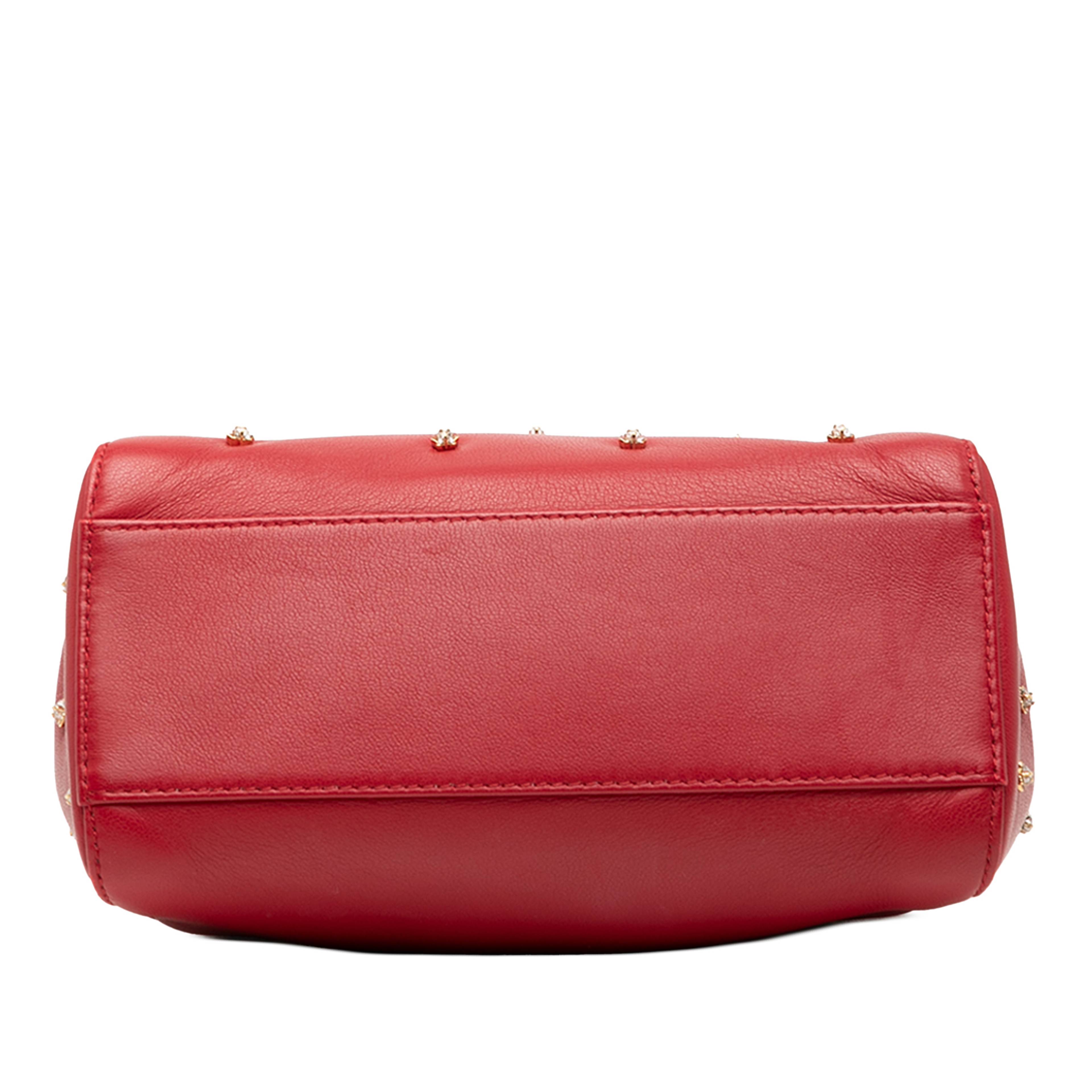 Fendi Xs Crystal Star Studded Peekaboo Iconic Satchel, från Luxclusif, i färgen red. Klicka för att öppna bilden i stort format