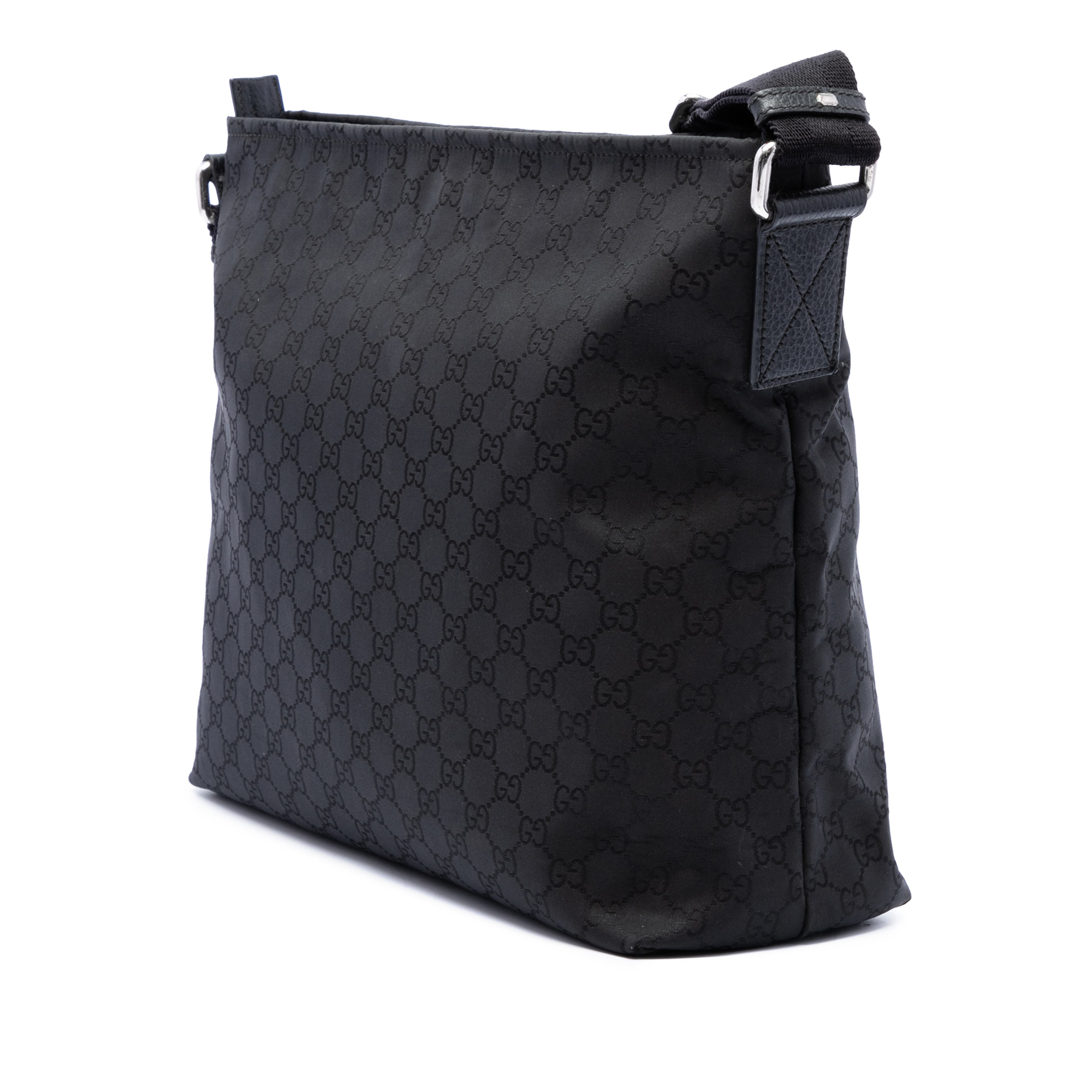 Gucci Gg Nylon Crossbody, från Luxclusif, i färgen svart. Klicka för att öppna bilden i stort format