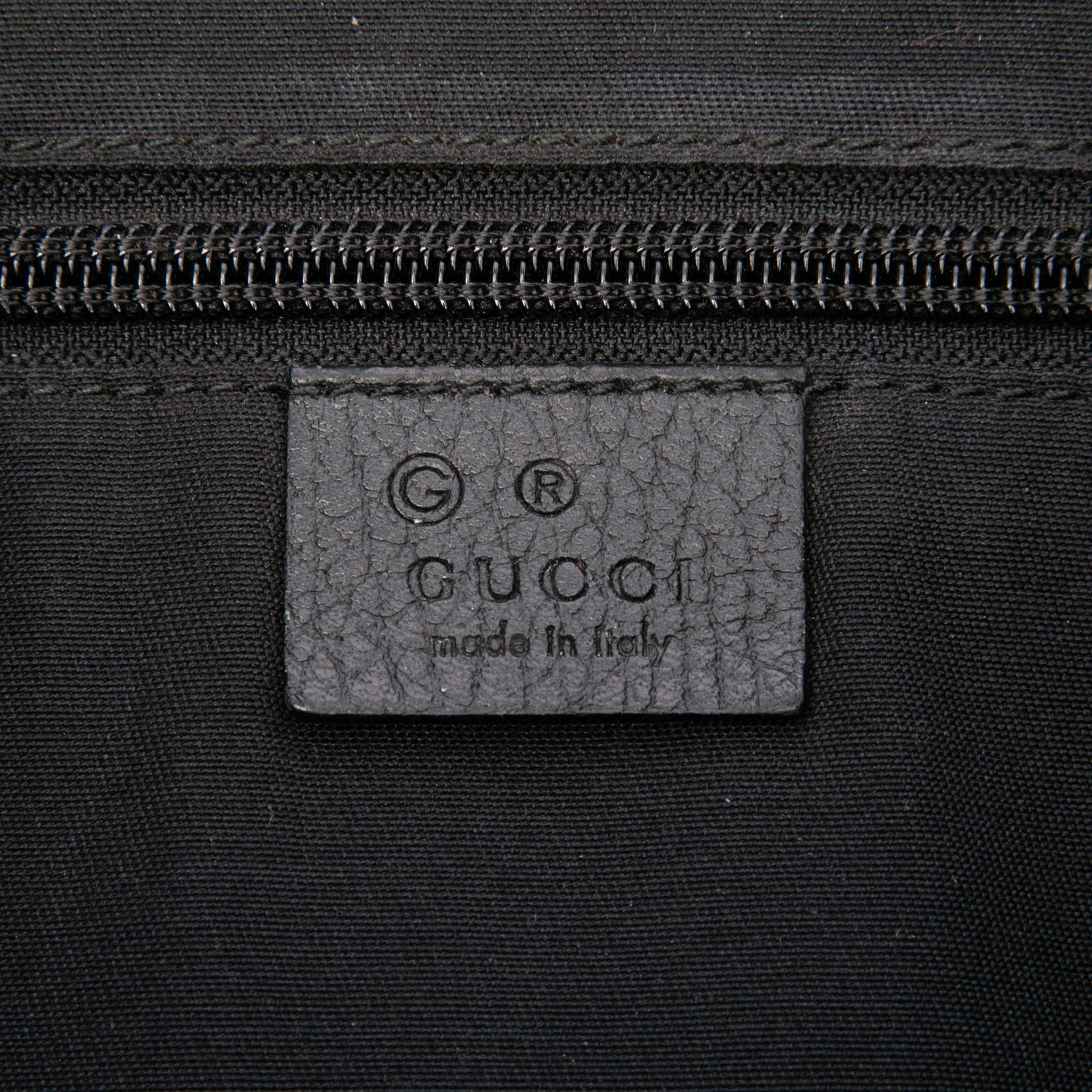 Gucci Gg Nylon Crossbody, från Luxclusif, i färgen svart. Klicka för att öppna bilden i stort format