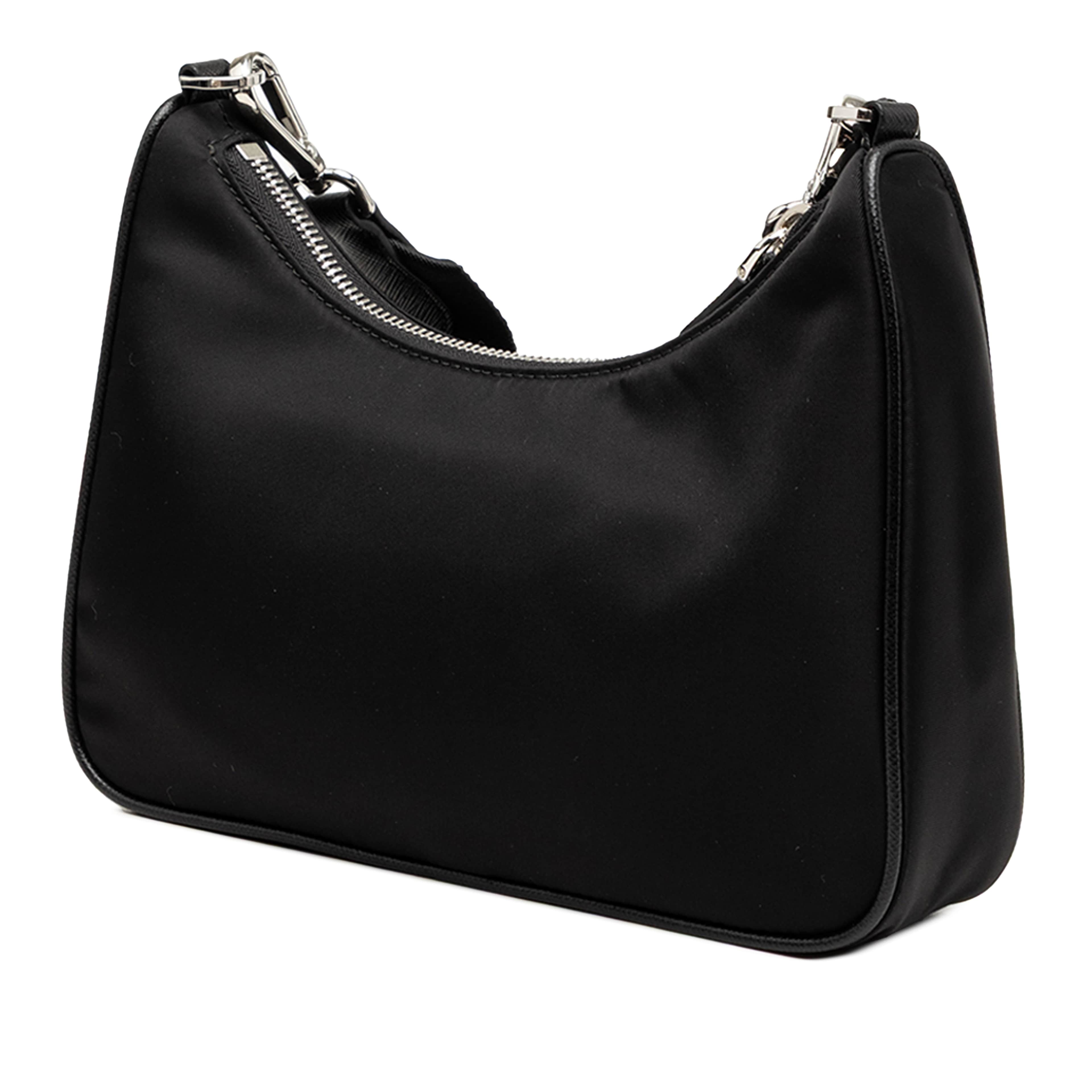 Prada Saffiano Trimmed Re Nylon Re Edition 2005 Satchel, från Luxclusif, i färgen svart. Klicka för att öppna bilden i stort format