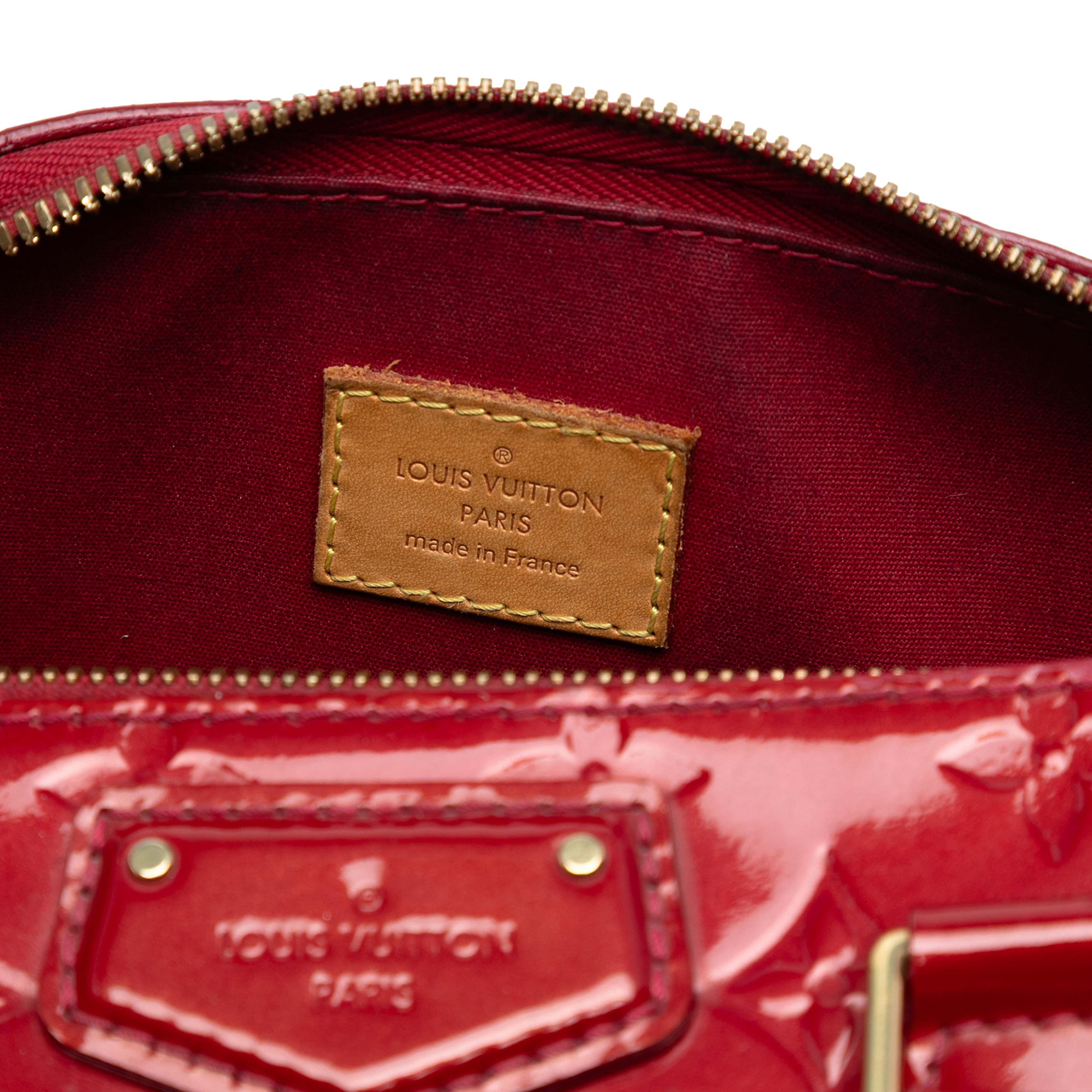 Louis Vuitton Monogram Vernis Montana, från Luxclusif, i färgen red. Klicka för att öppna bilden i stort format