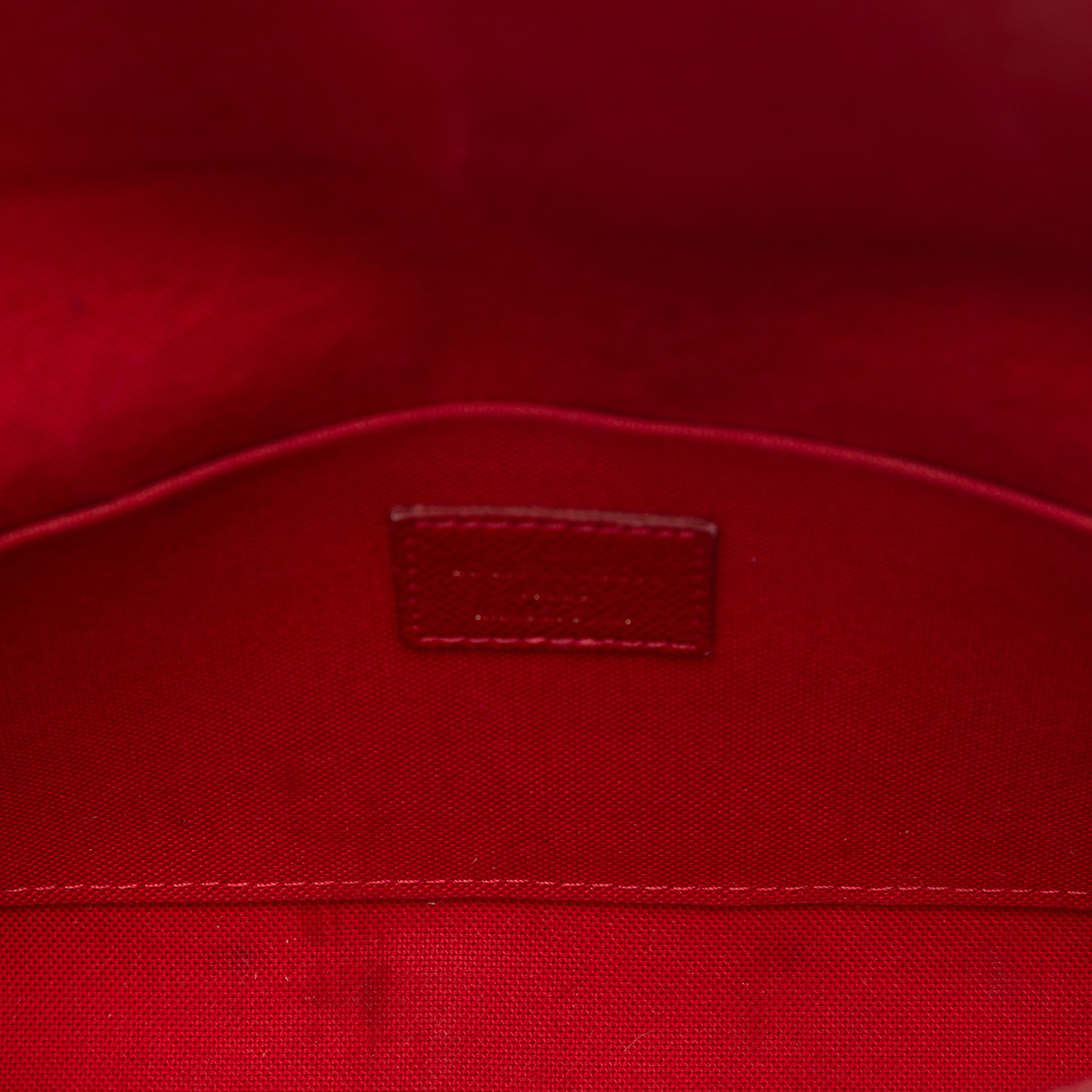 Louis Vuitton Damier Ebene Pochette Felicie, från Luxclusif, i färgen brown. Klicka för att öppna bilden i stort format