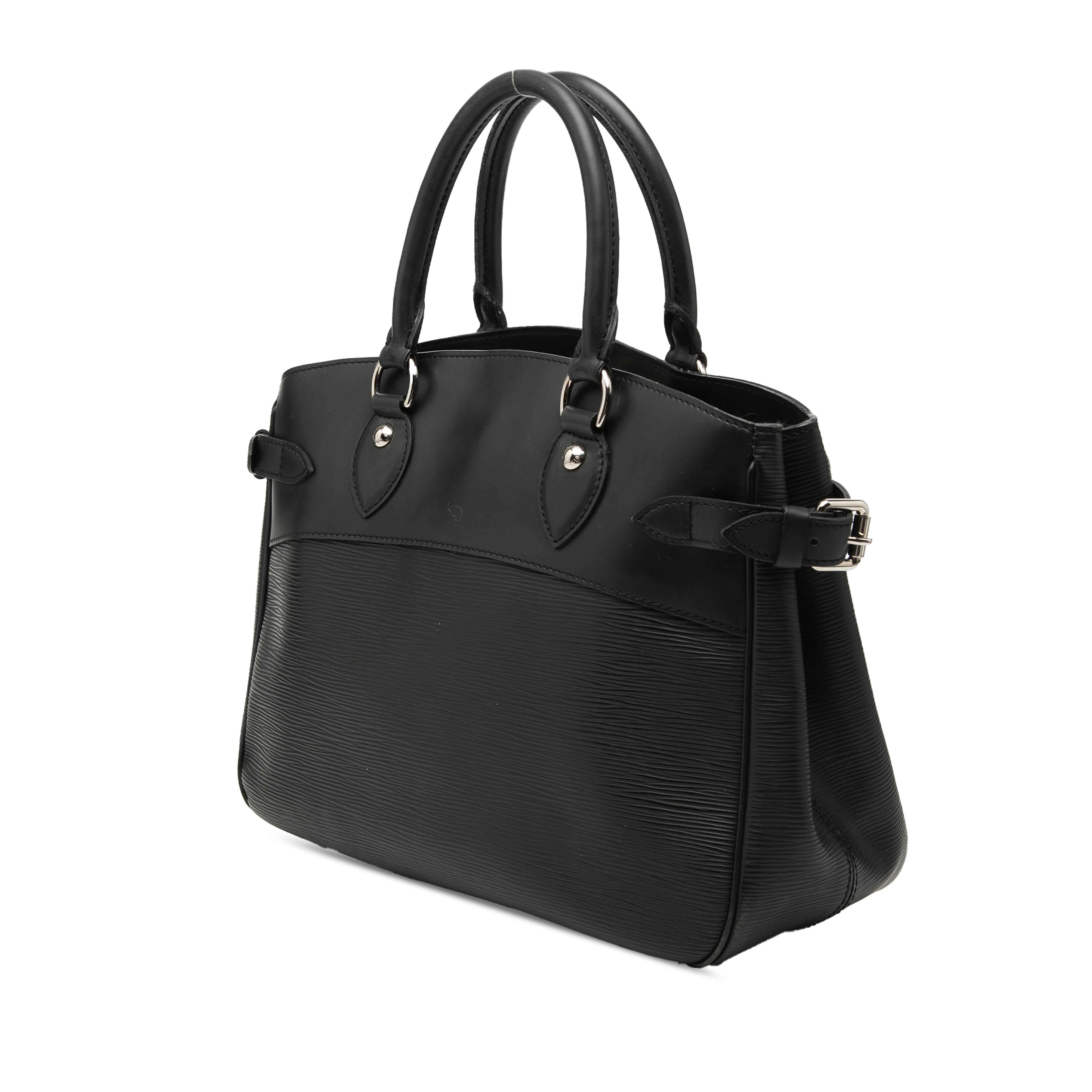 Louis Vuitton Epi Passy Pm, från Luxclusif, i färgen black. Klicka för att öppna bilden i stort format