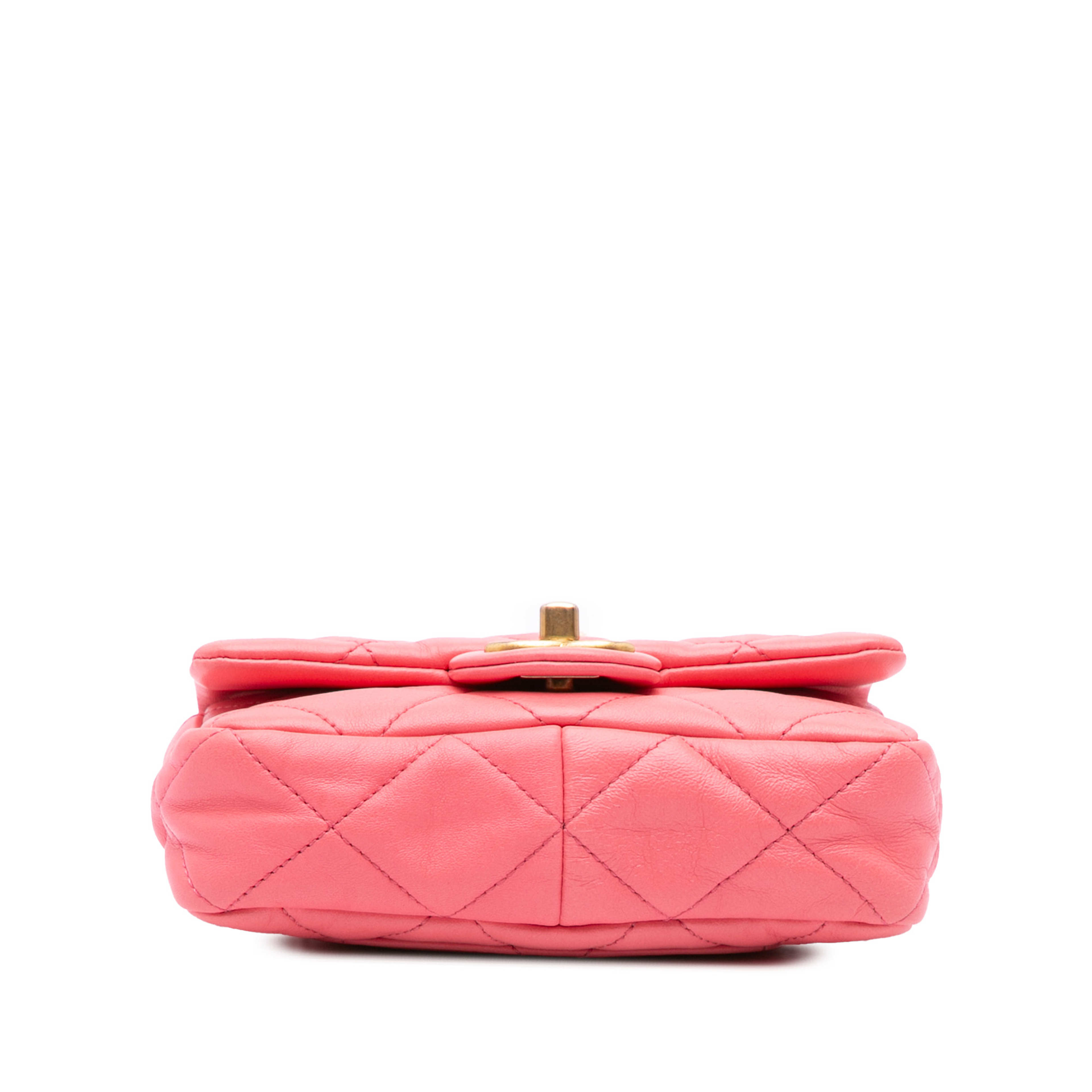 Chanel Mini Quilted Lambskin Funky Town Flap, från Luxclusif, i färgen rosa. Klicka för att öppna bilden i stort format