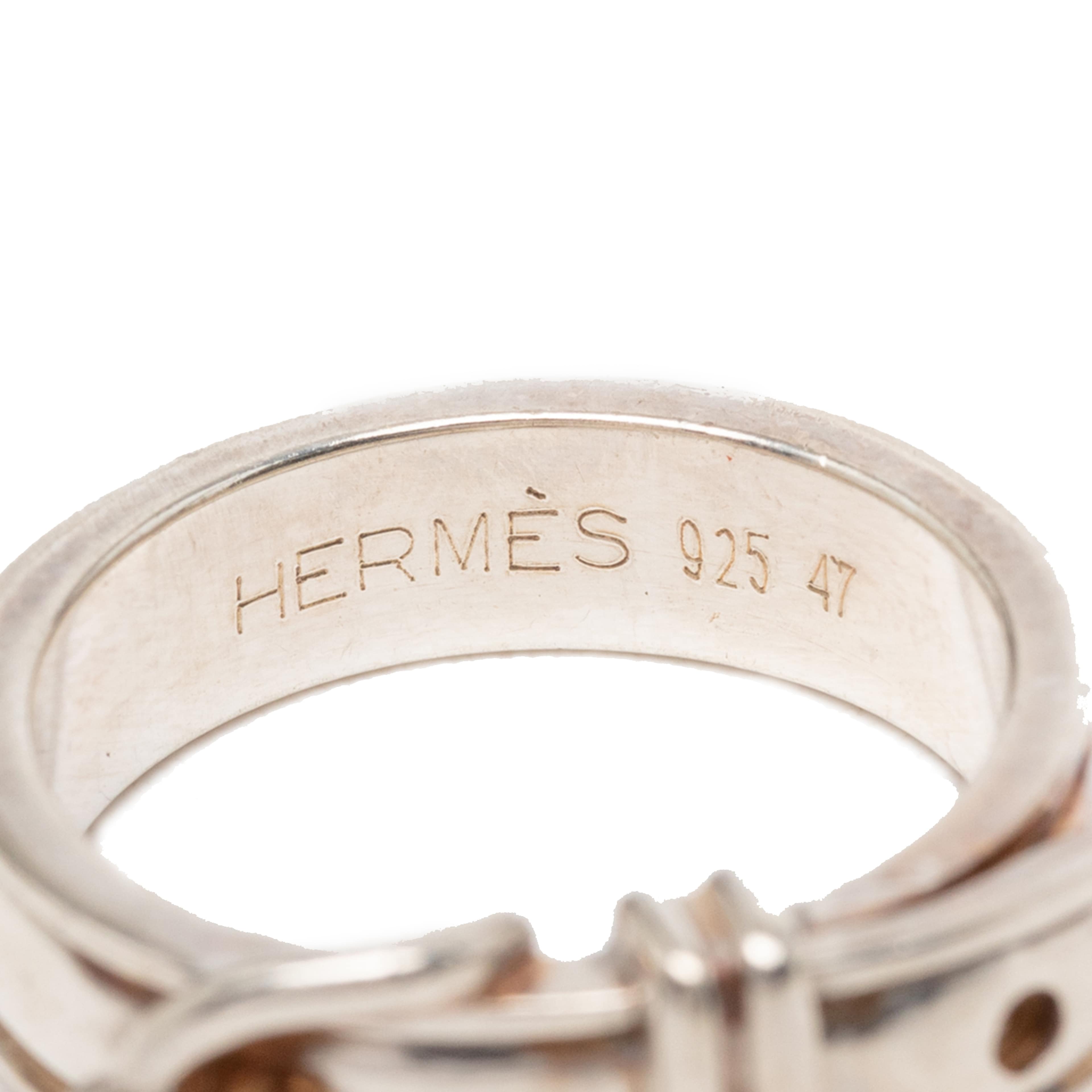 Hermès Sterling Silver Ceinture Buckle Ring, från Luxclusif, i färgen silver. Klicka för att öppna bilden i stort format