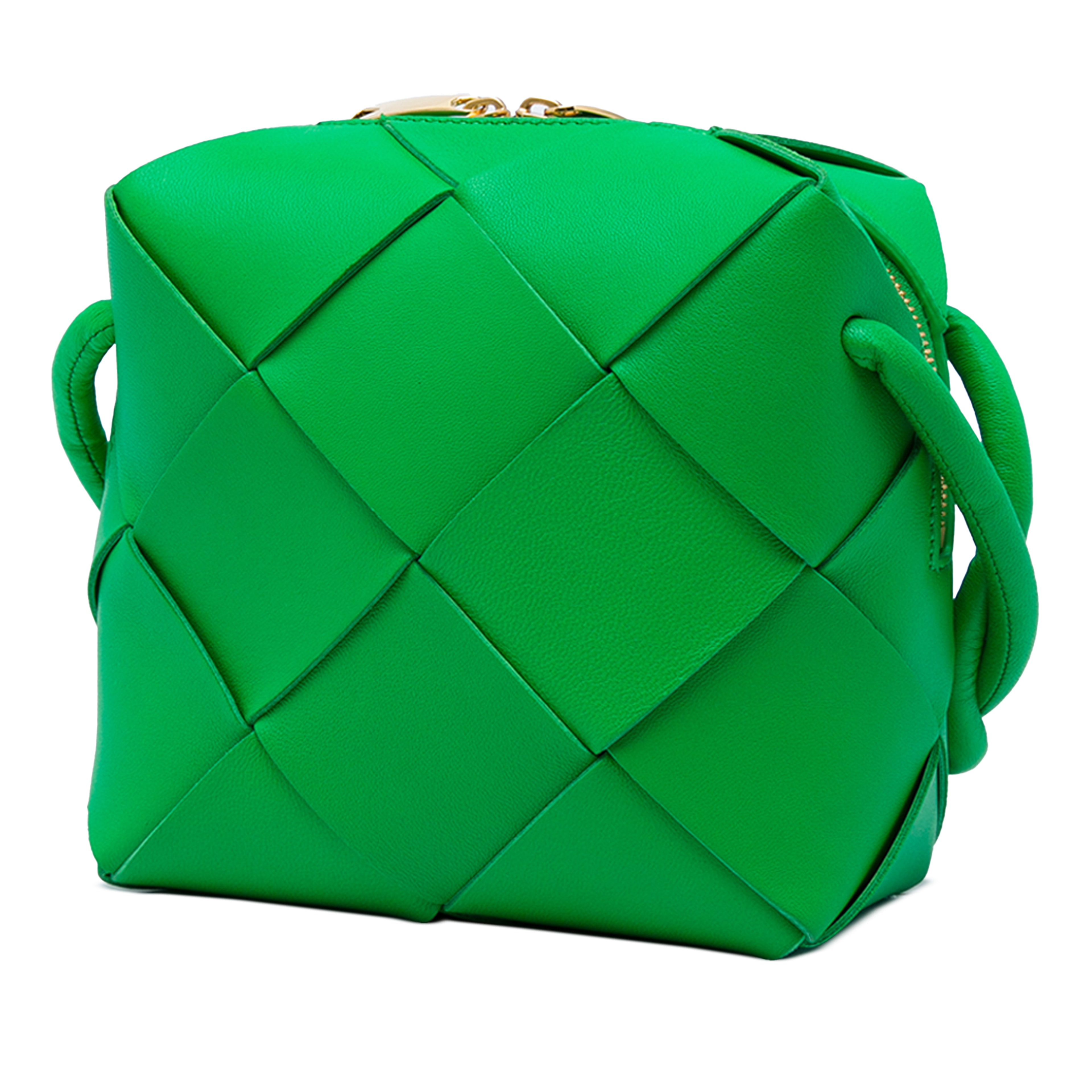 Bottega Veneta Mini Lambskin Intreccio Cassette Camera Bag, från Luxclusif, i färgen grön. Klicka för att öppna bilden i stort format