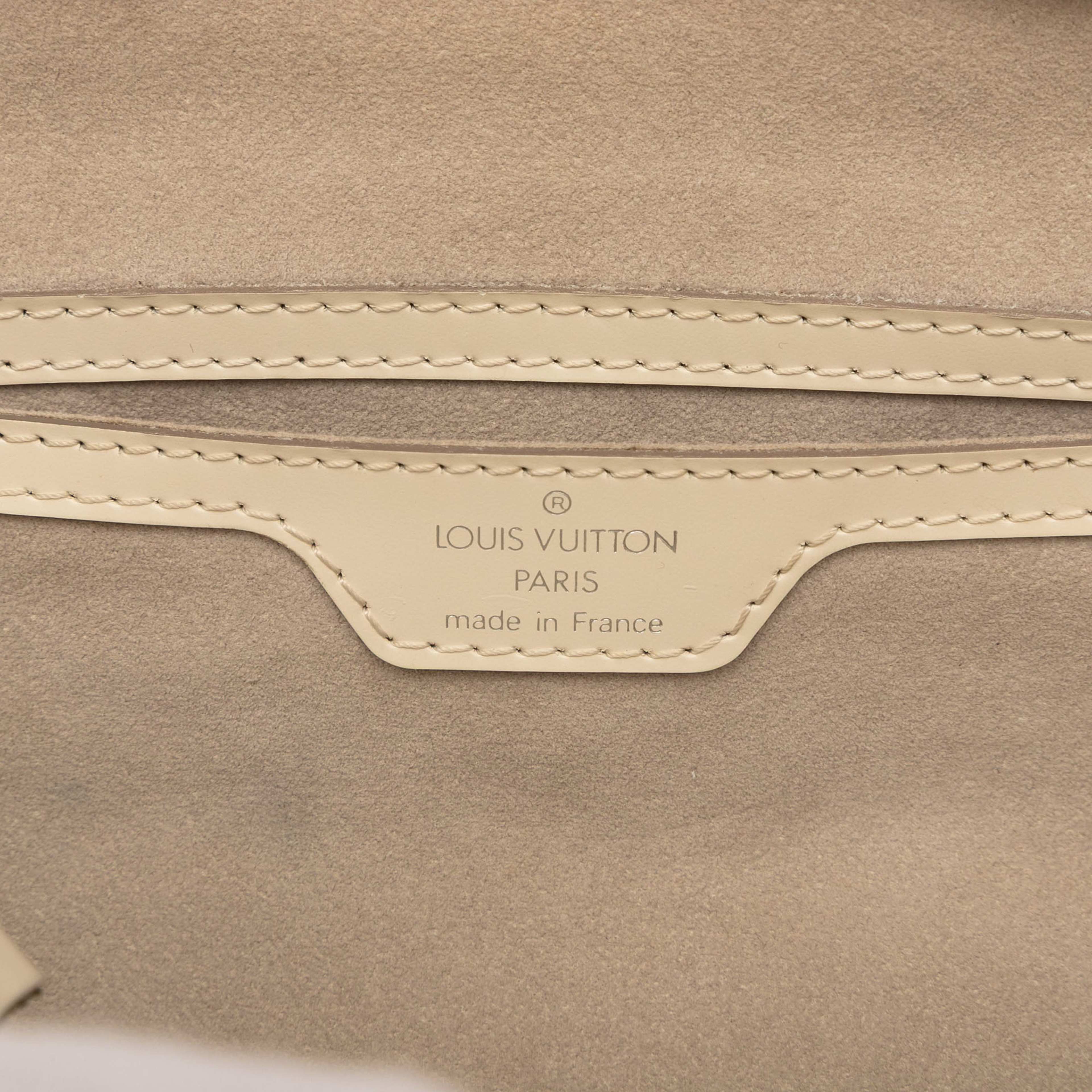 Louis Vuitton Epi Soufflot, från Luxclusif, i färgen white. Klicka för att öppna bilden i stort format