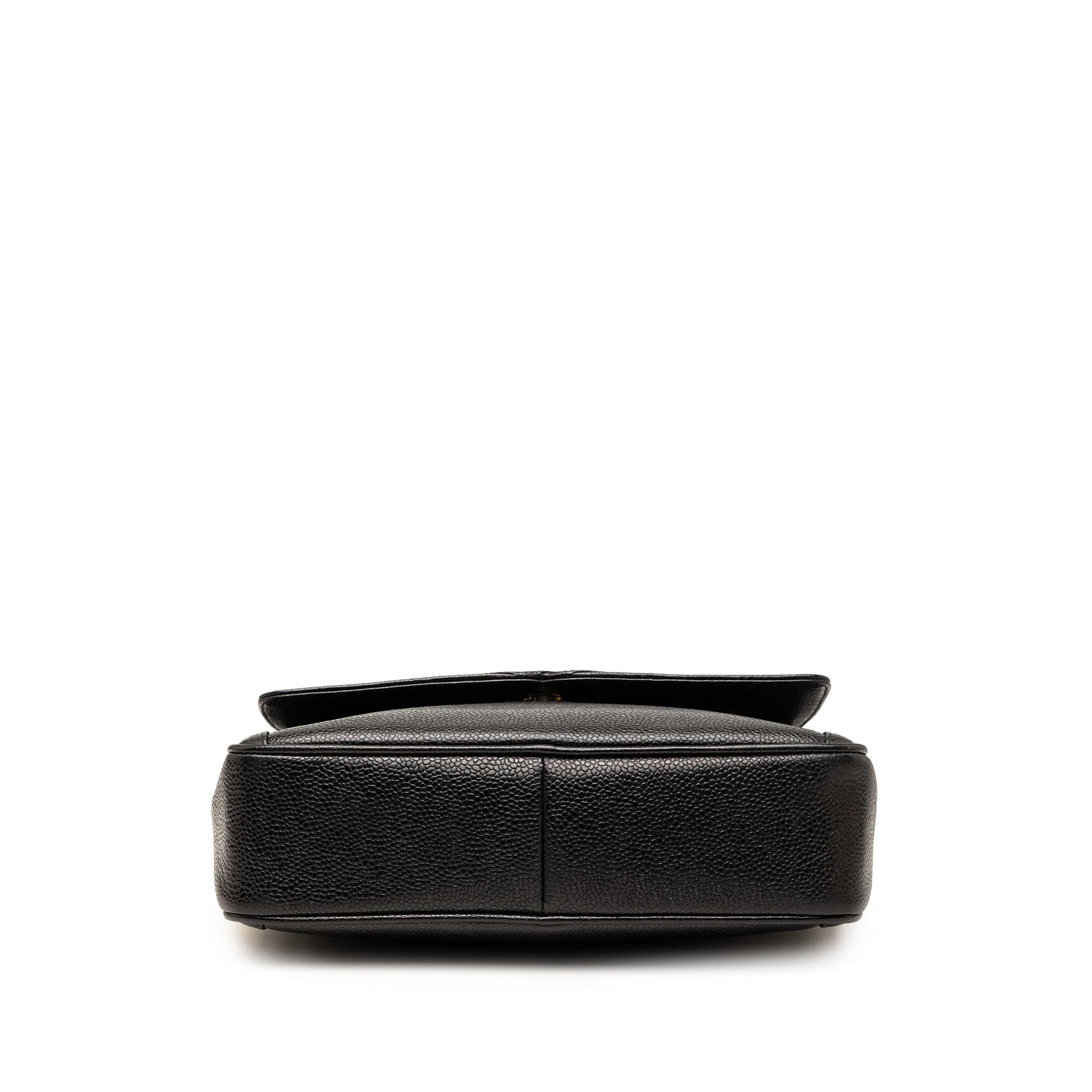 Chanel Cc Caviar Front Pocket Bijoux Chain Camera Bag, från Luxclusif, i färgen svart. Klicka för att öppna bilden i stort format